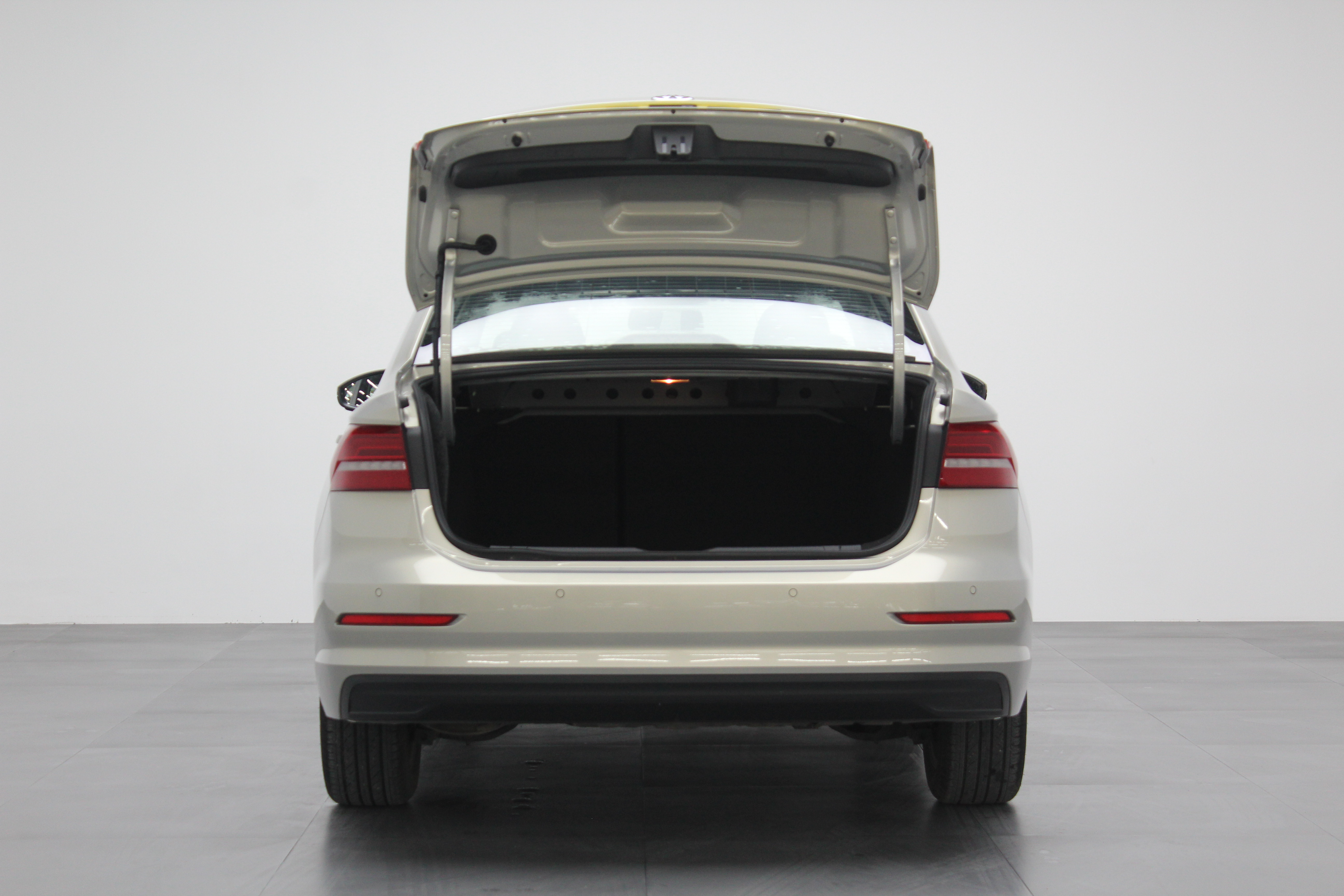 Volkswagen Lavida 2019 #10 Volkswagen Lavida 2019 car image #10