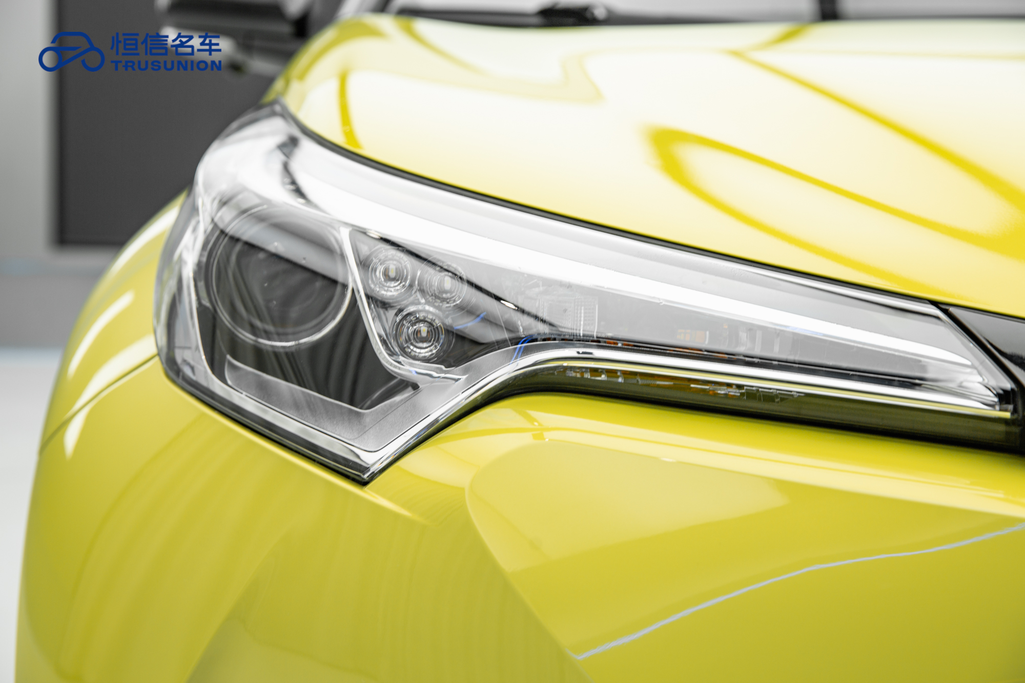 Toyota C-HR 2019 car image #10