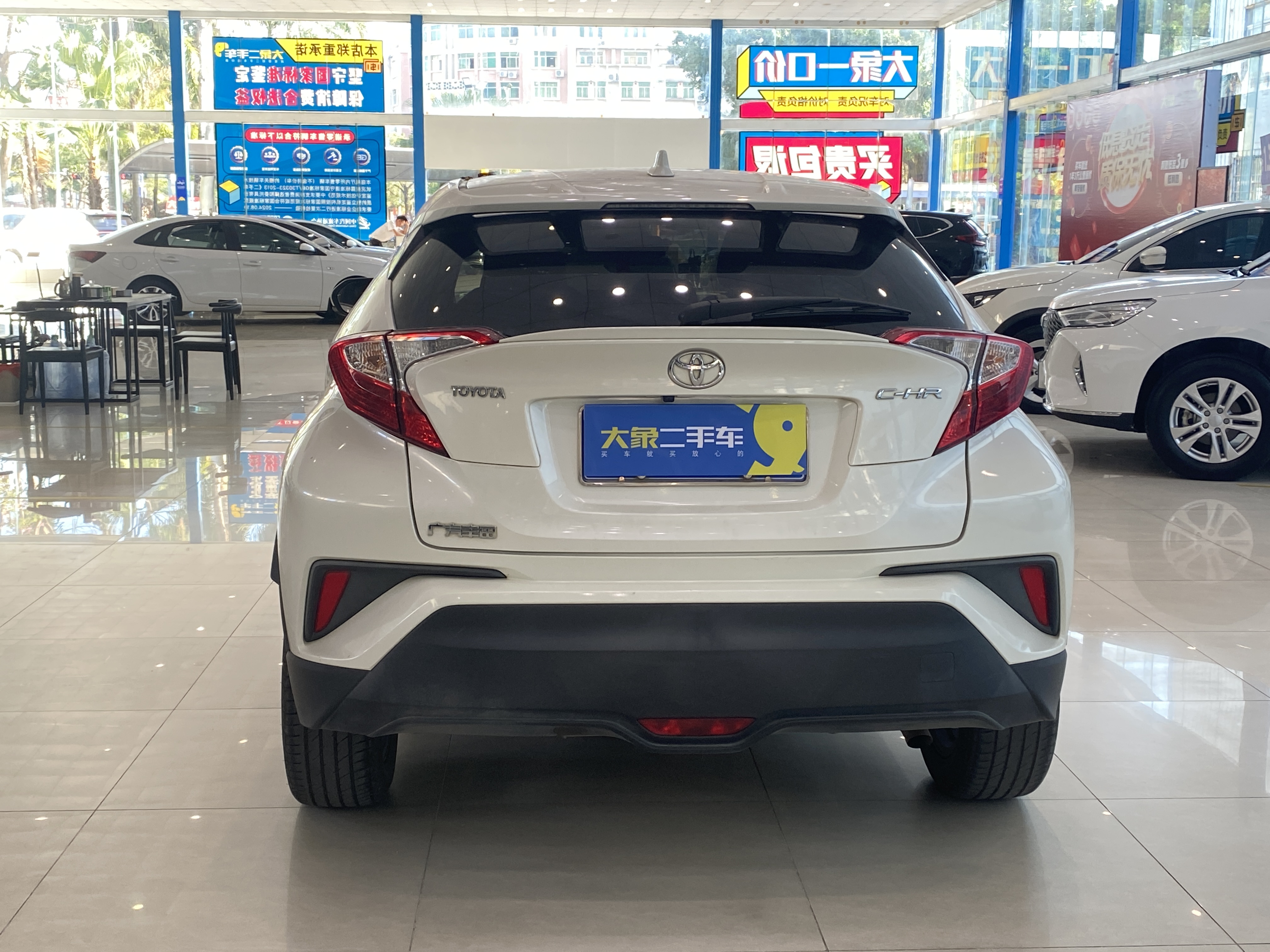 Toyota C-HR 2019 immagine di auto #10