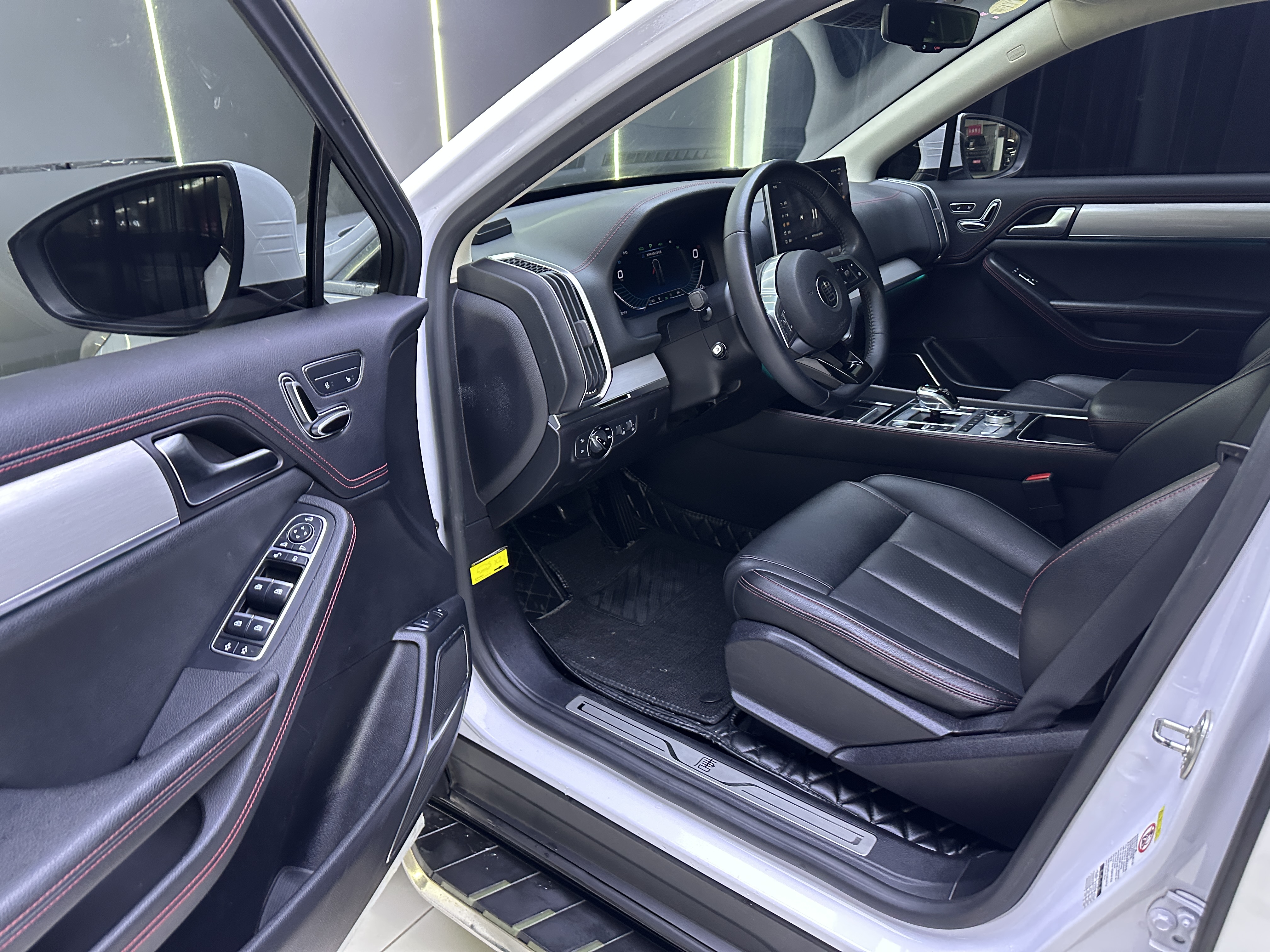 BYD Tang New Energy 2018 #10 BYD Tang New Energy 2018 car image #10