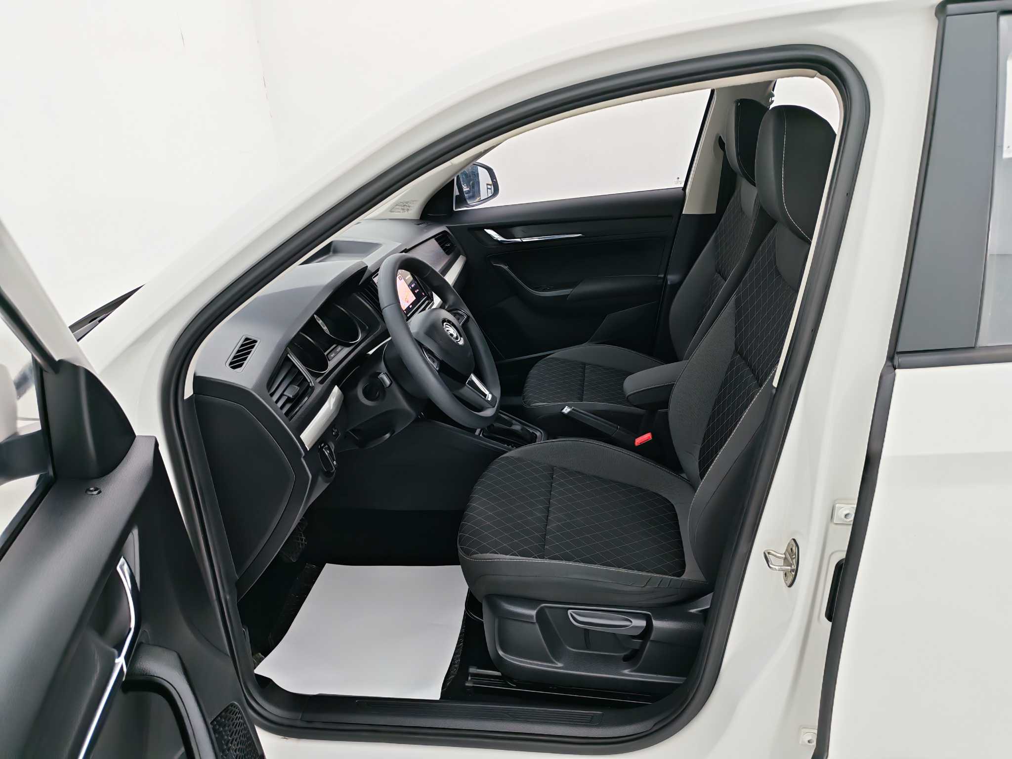 Skoda Kamiq 2019 car image #10
