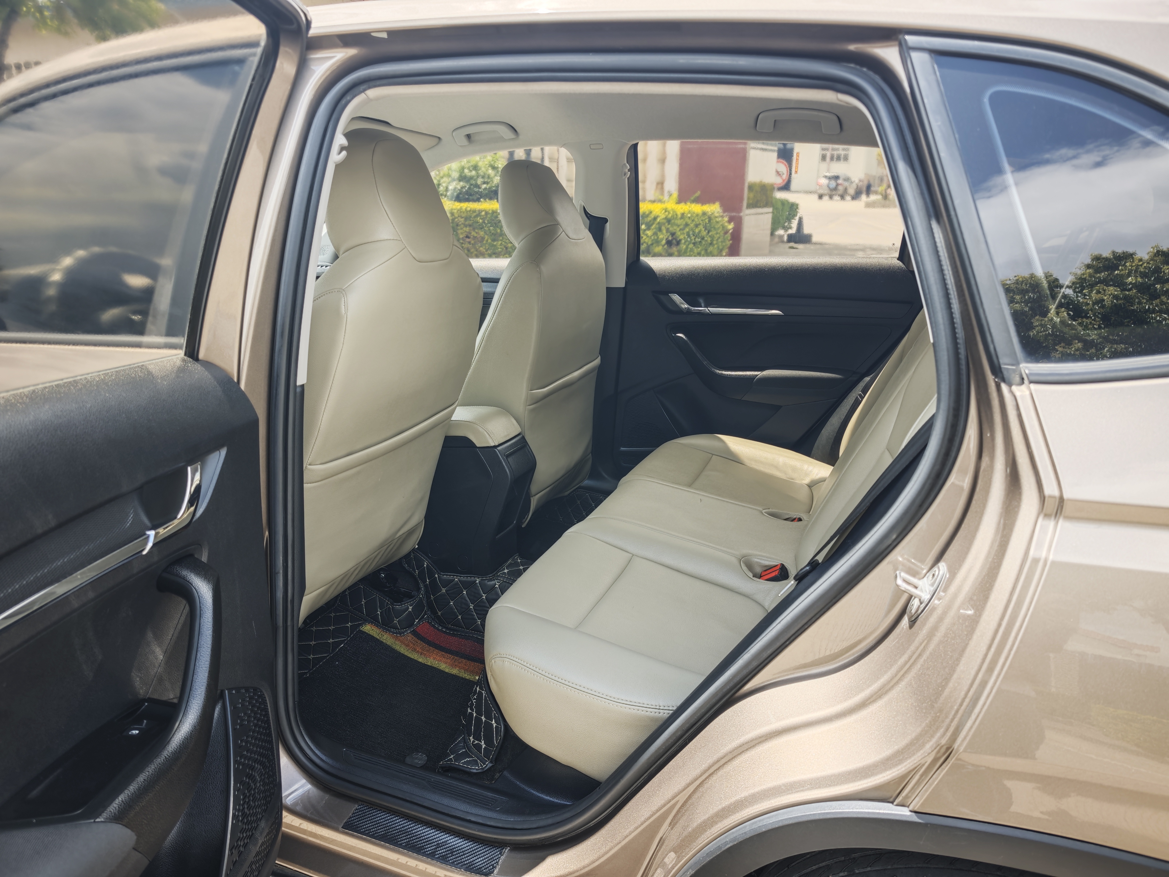 Skoda Kamiq 2019 car image #10