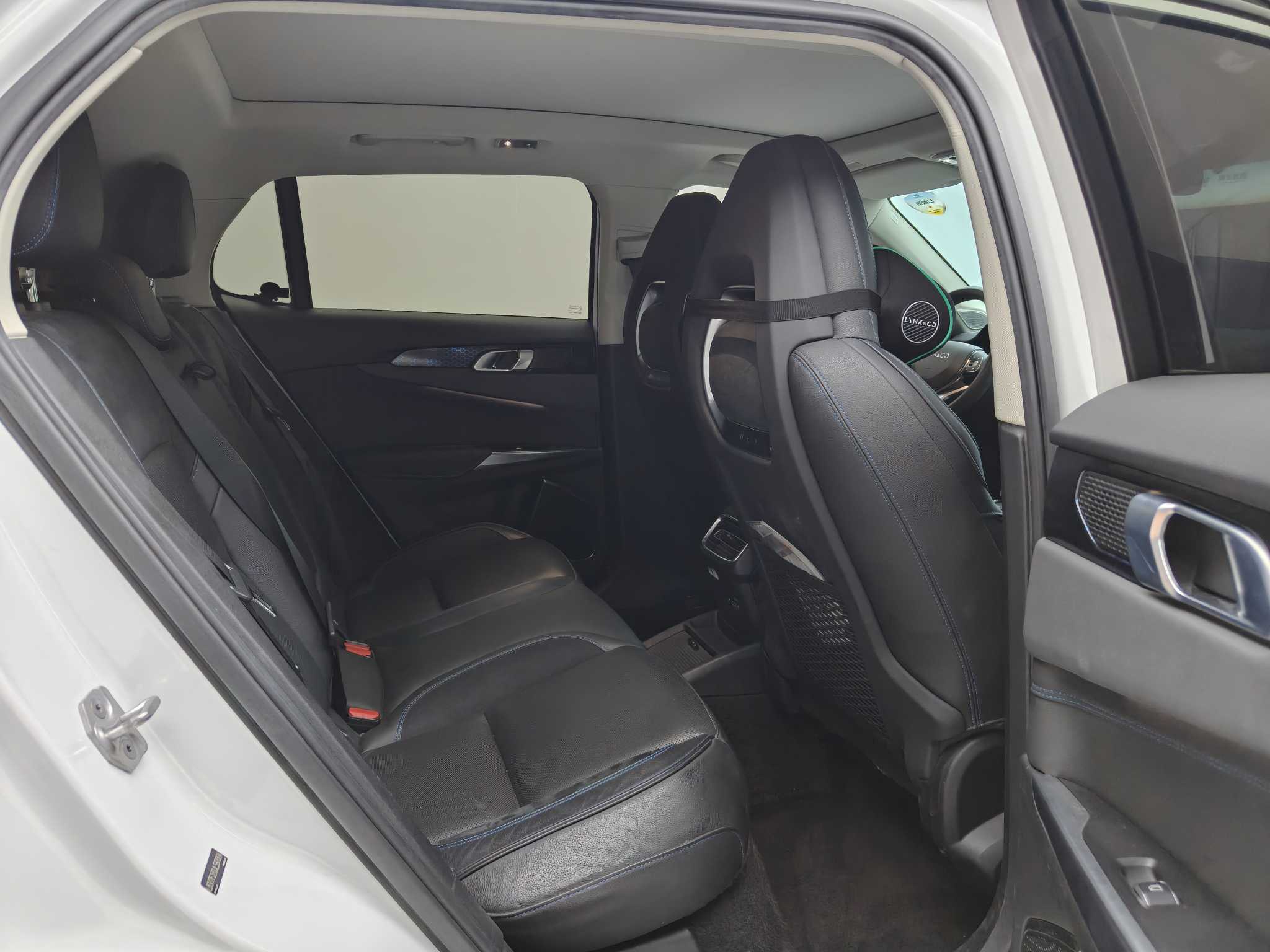 Lynk & Co 01 EM-P 2018 car image #10
