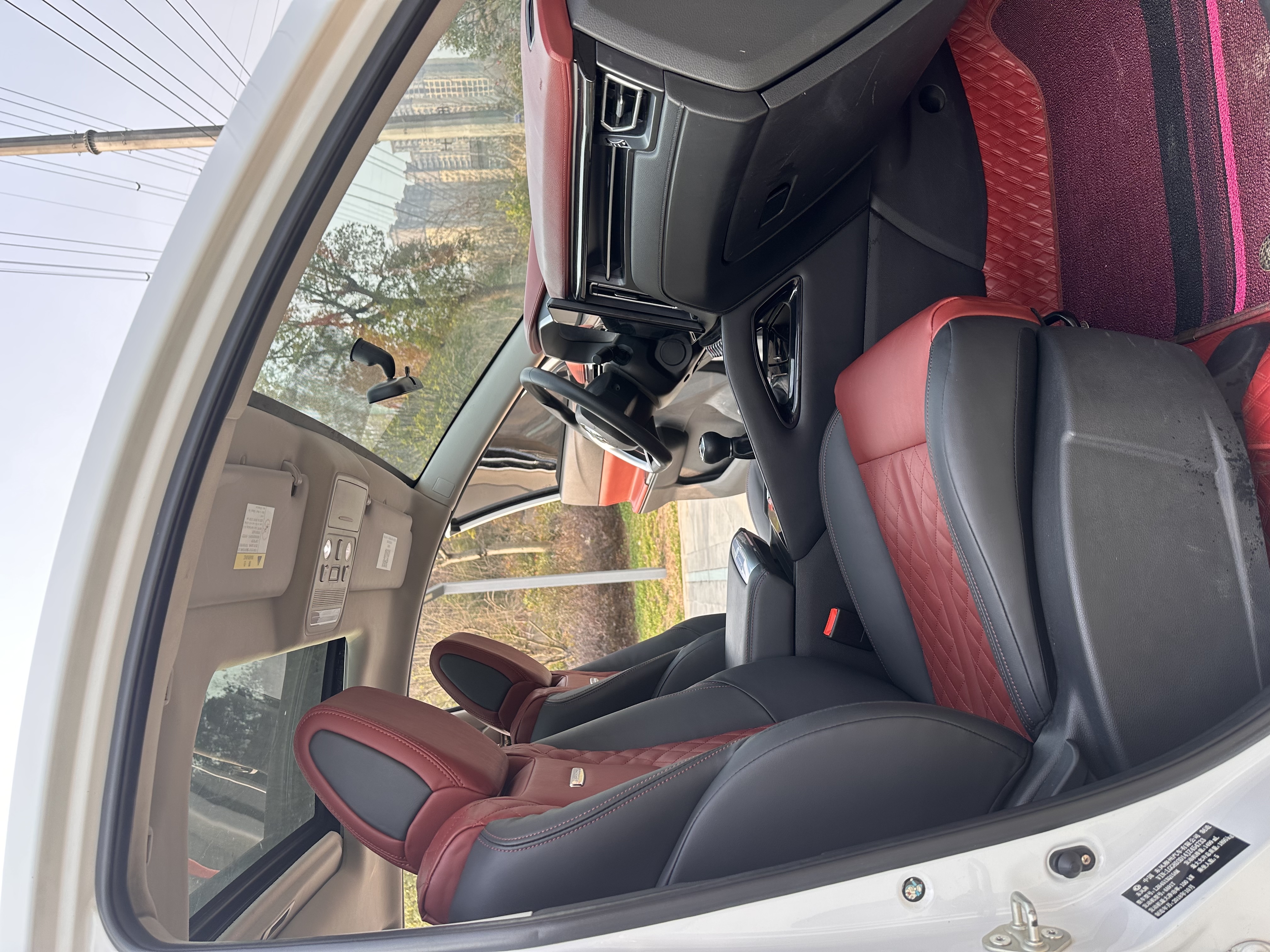 T5 2019 car image #10