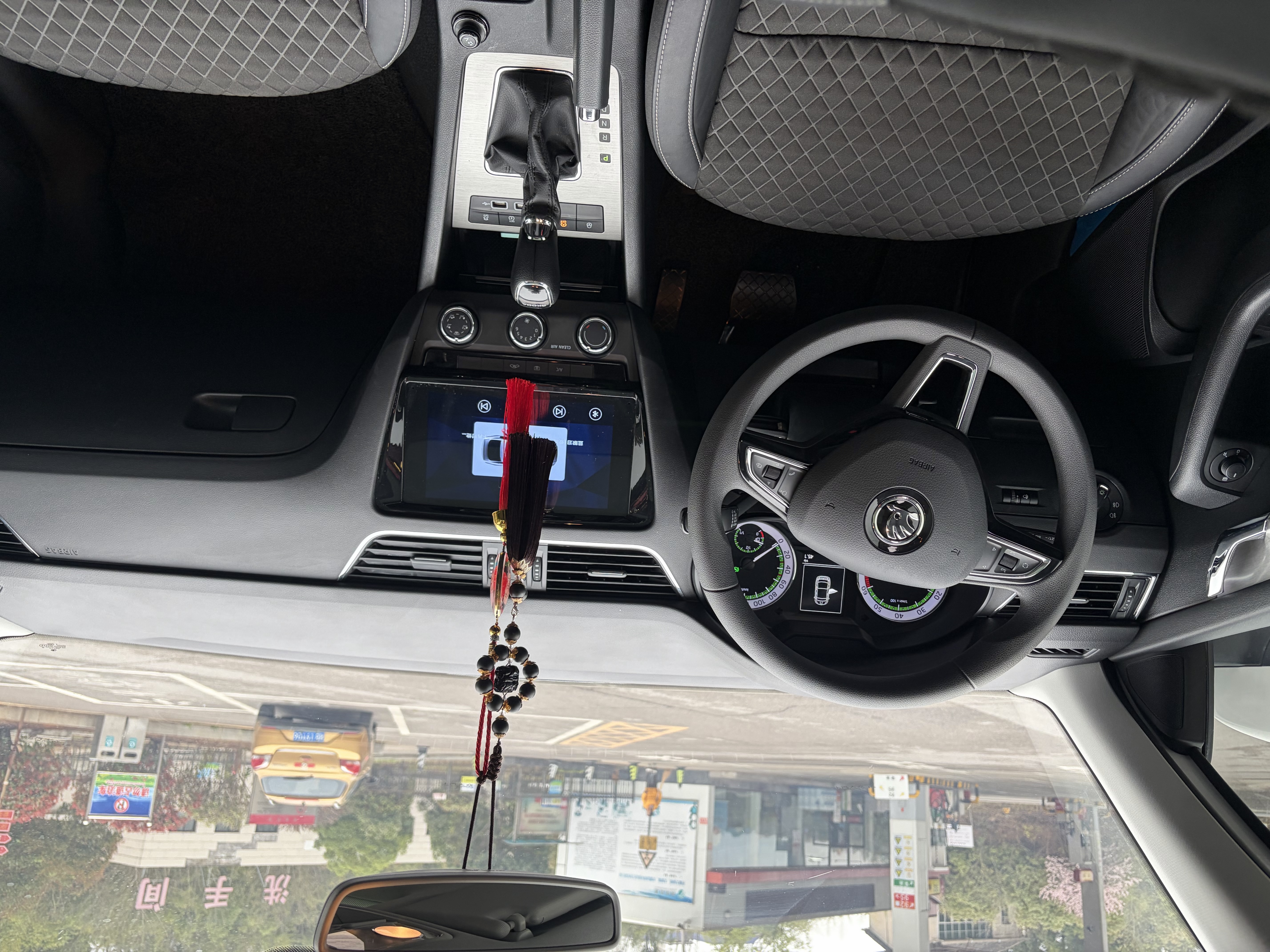 Skoda Octavia 2019 car image #10