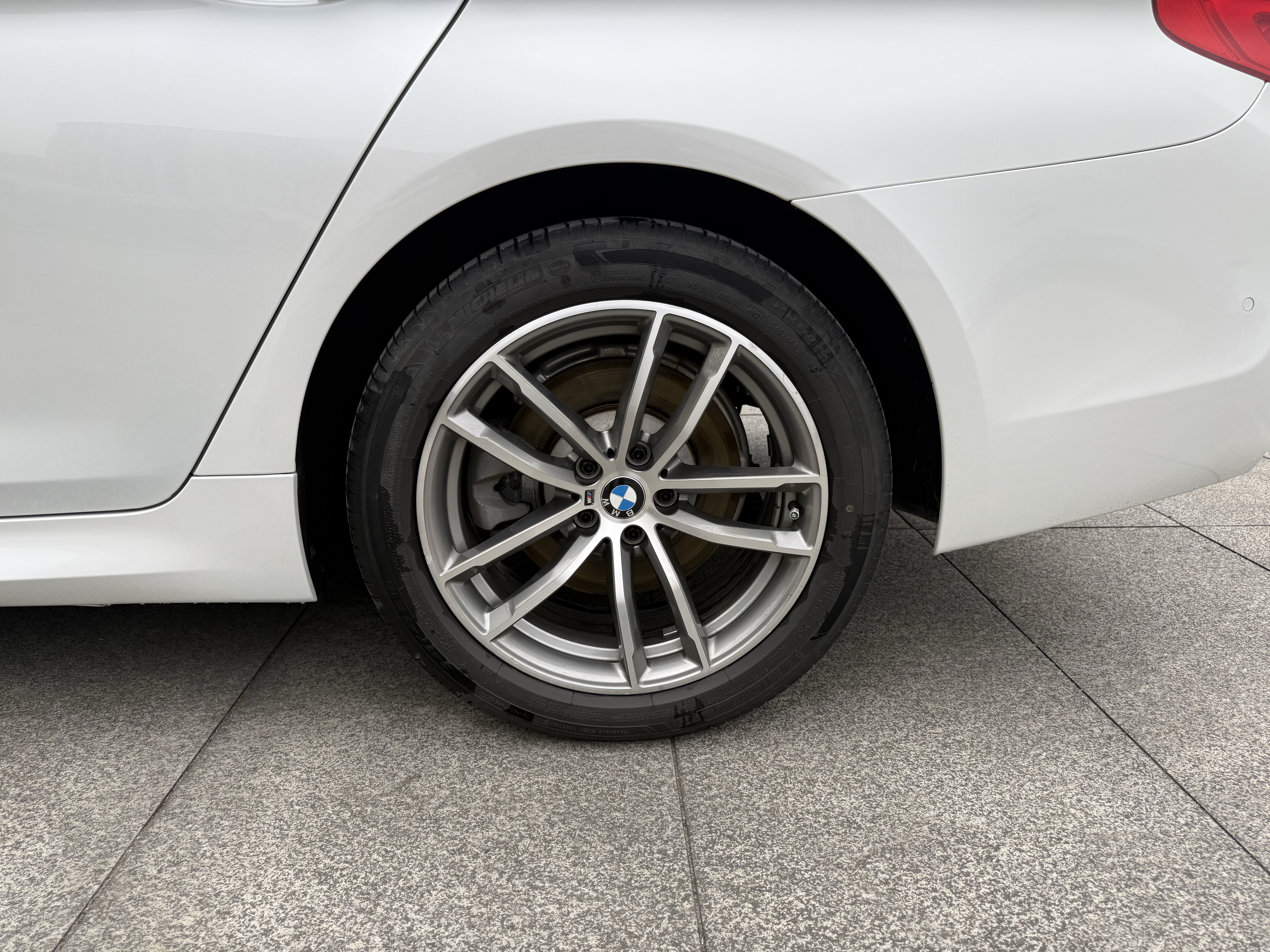 BMW 5 Series 2019 car image #10