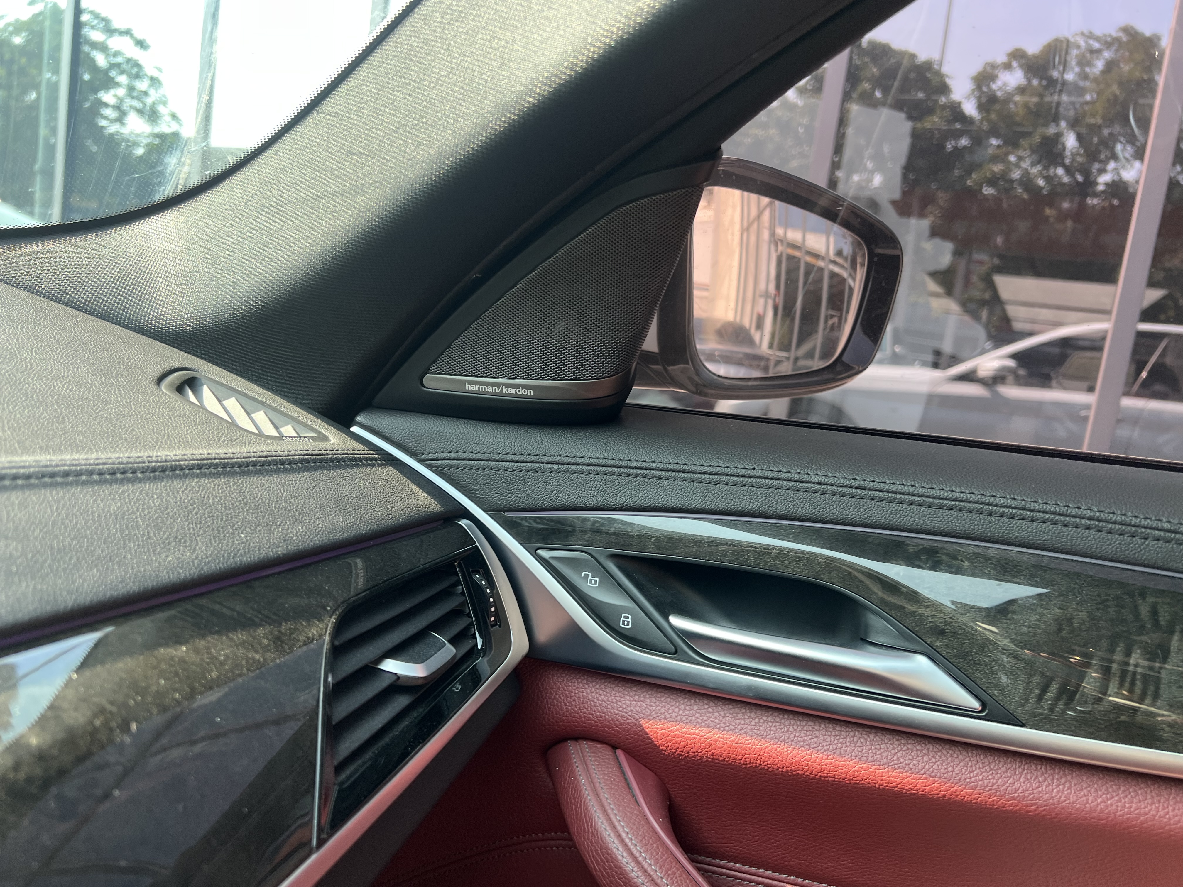 BMW 5 Series 2019 car image #10