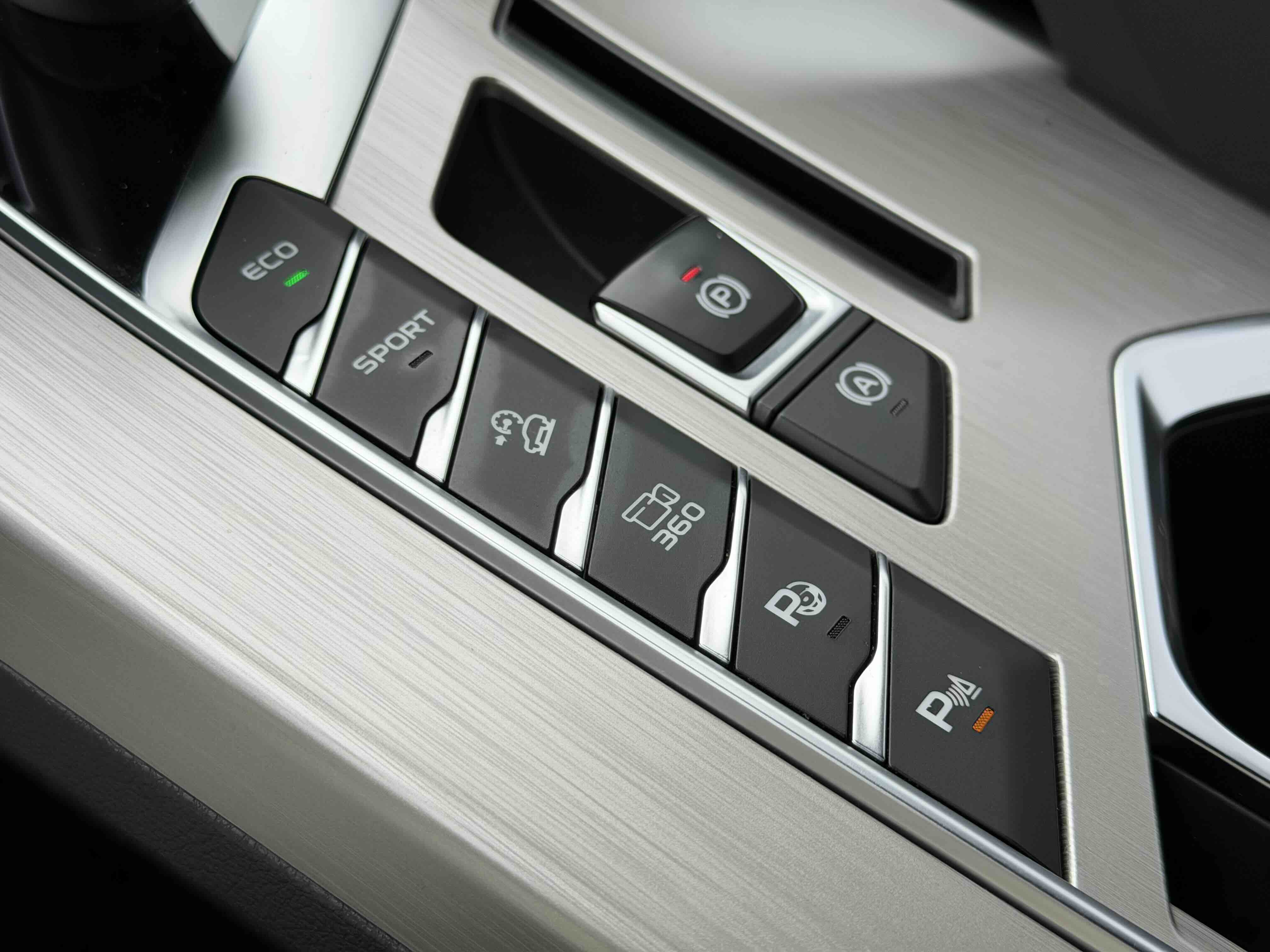 GEELY Coolray 2019 immagine di auto #10