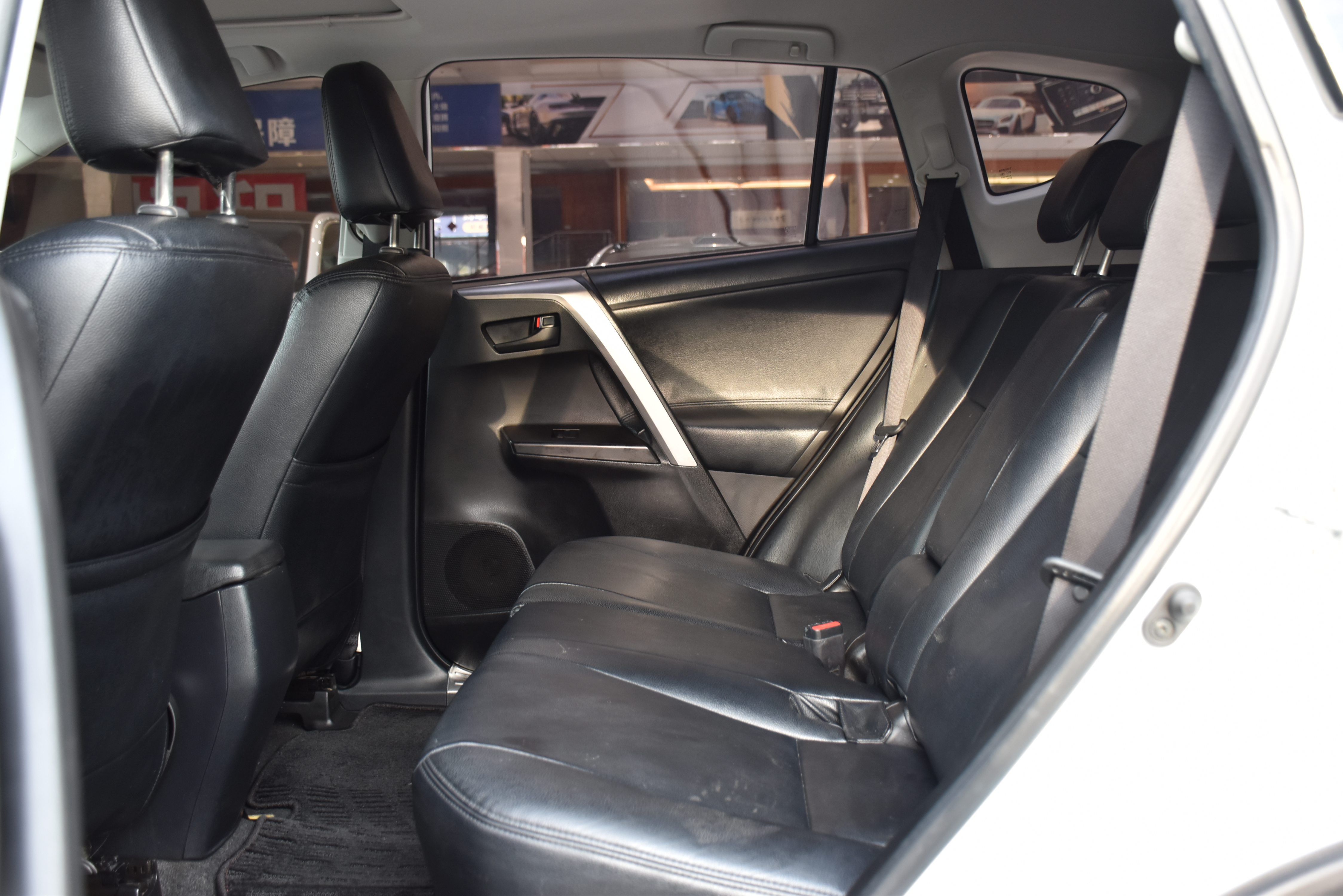 Toyota RAV4 2019 car image #10
