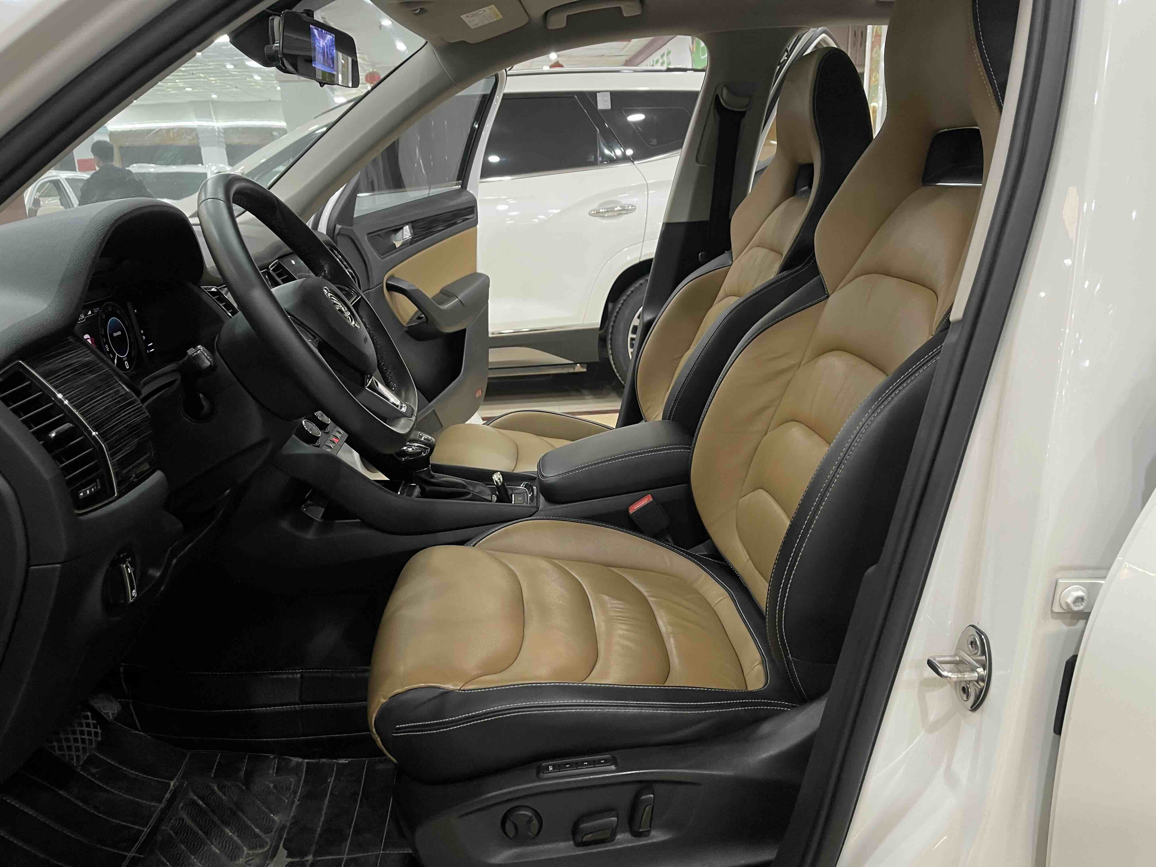 Skoda Kodiaq GT 2019 #10 Skoda Kodiaq GT 2019 car image #10