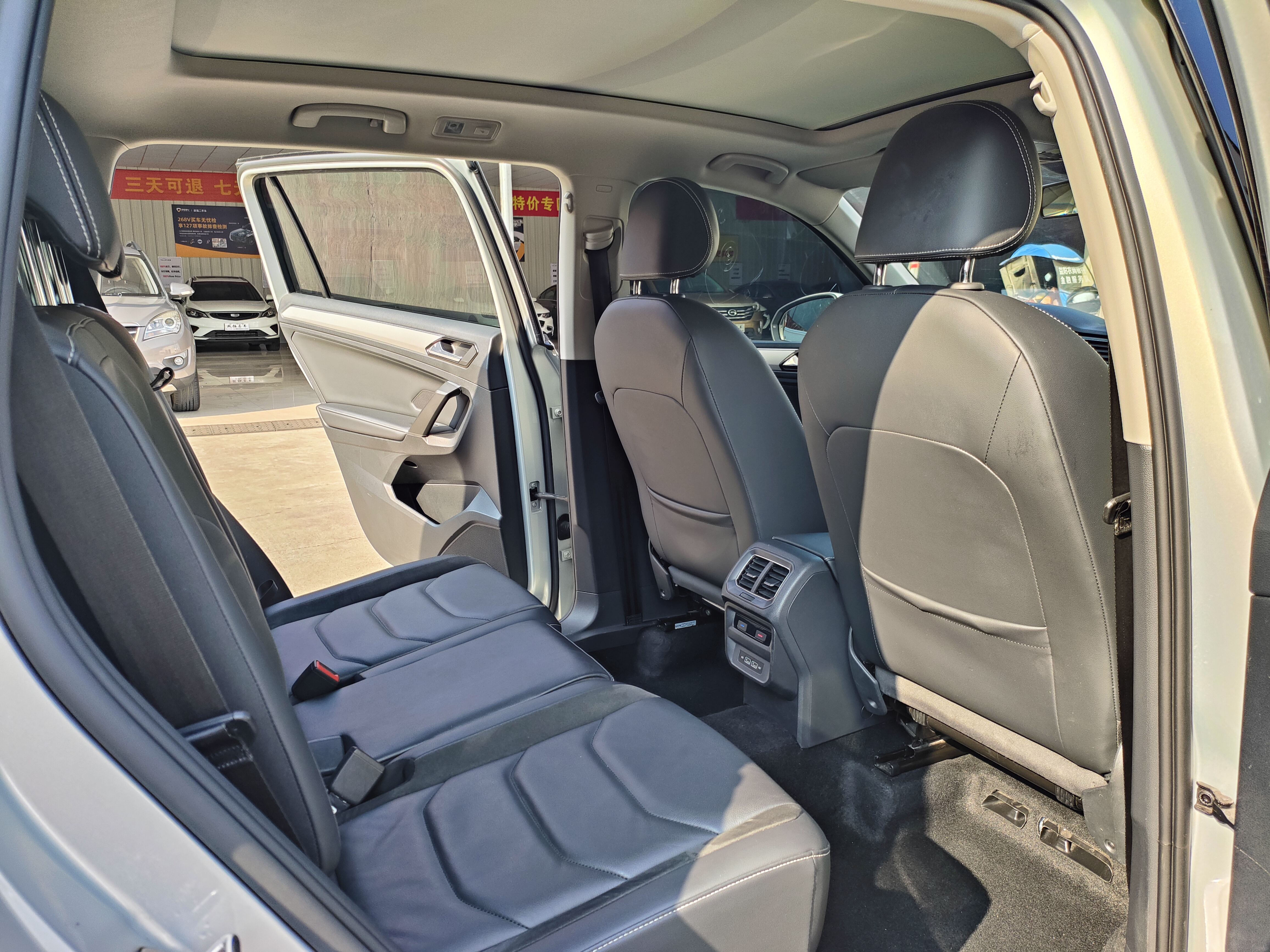 Volkswagen Tiguan L 2019 immagine di auto #10