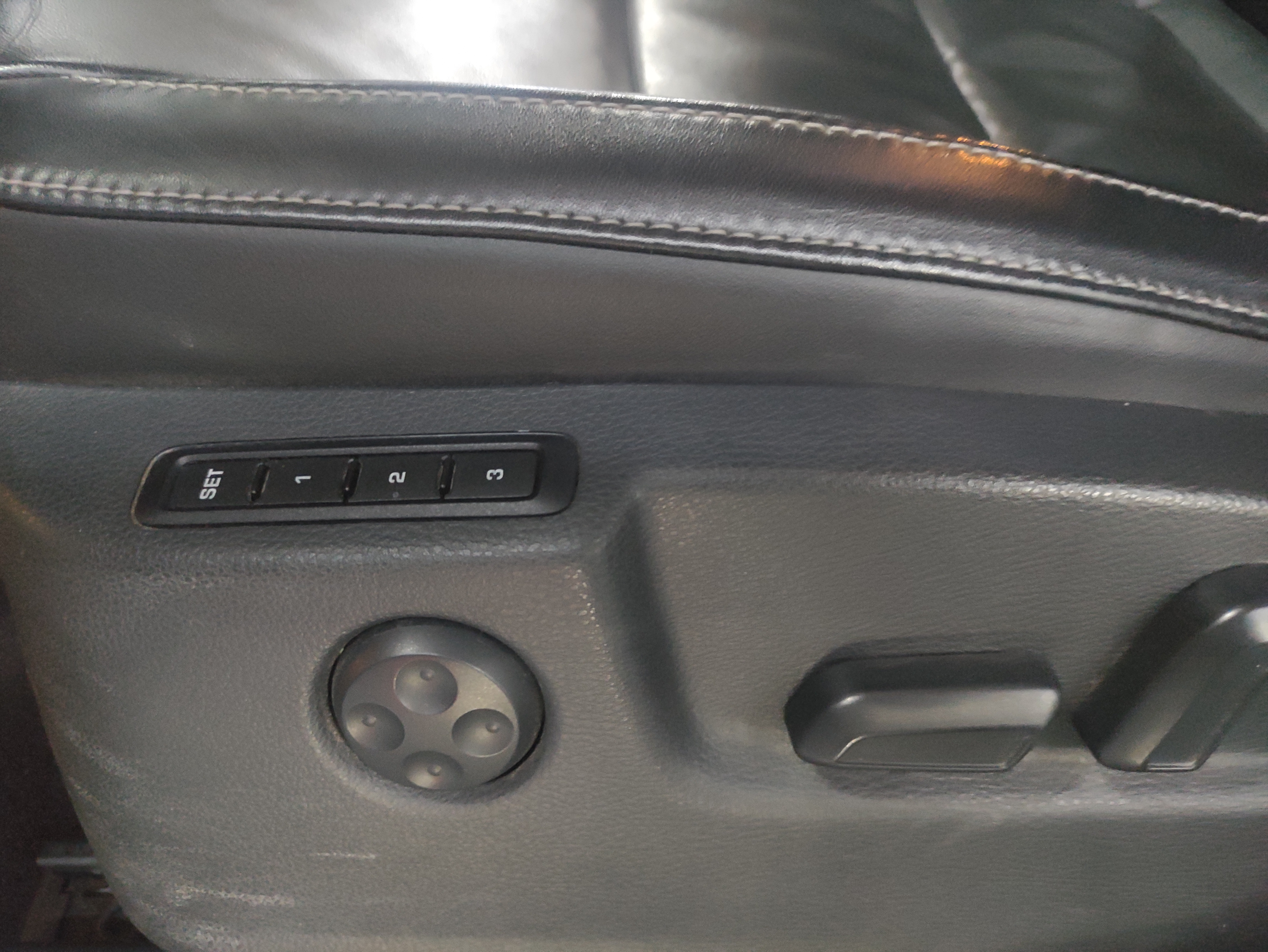 Skoda Superb Combi 2014 car image #10