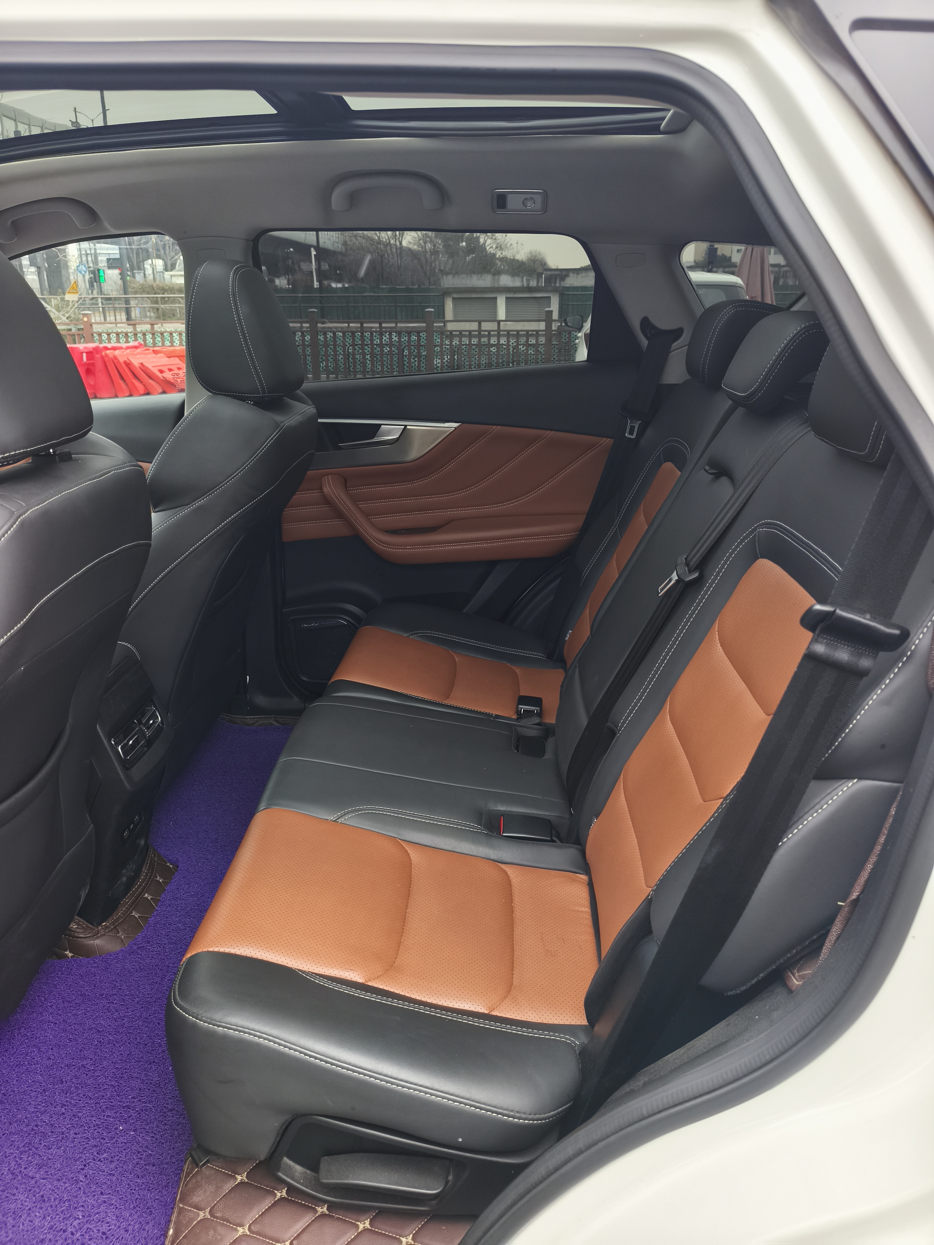 2019 car image #10
