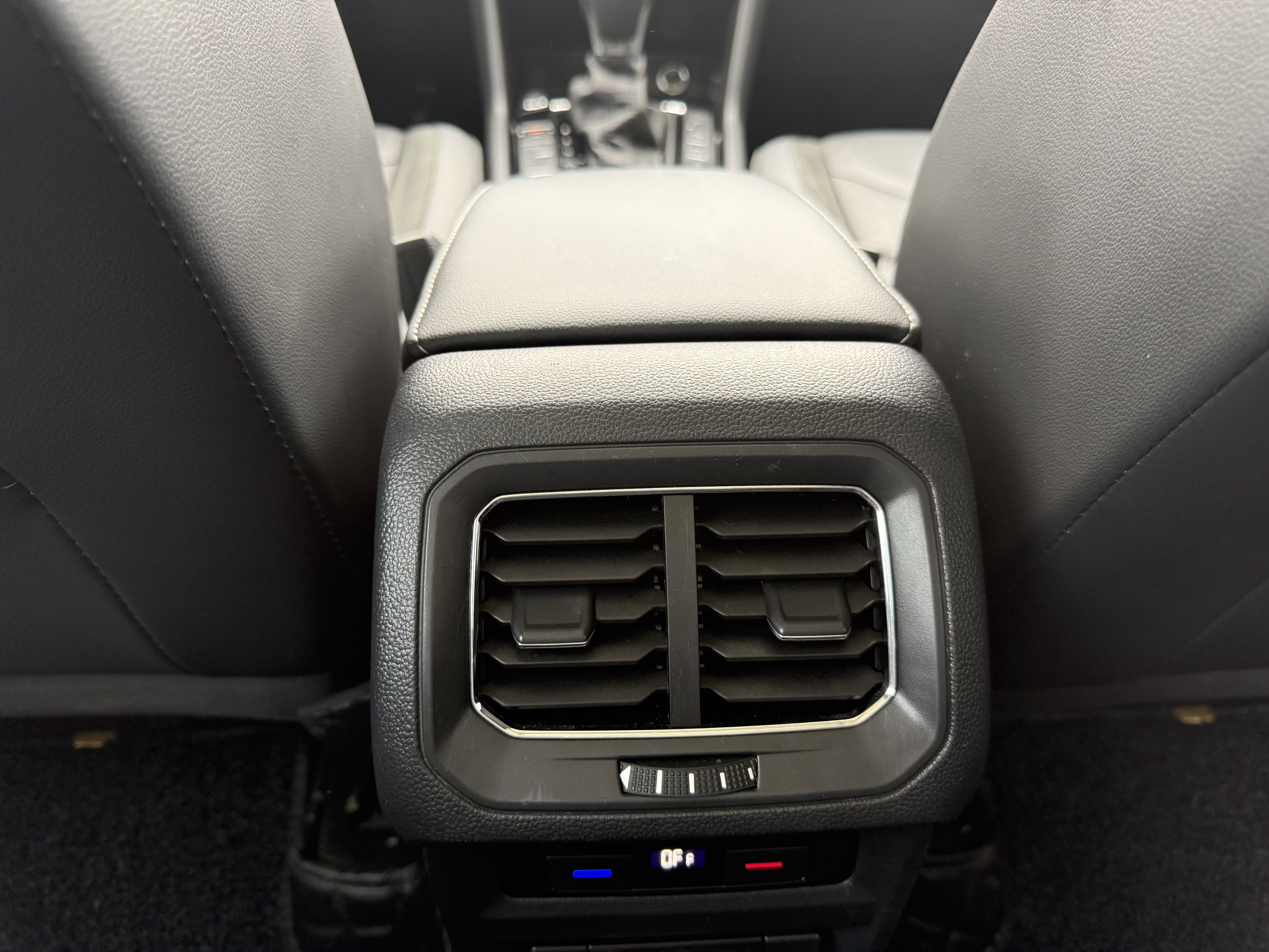 Volkswagen Tiguan L 2019 #10 Volkswagen Tiguan L 2019 car image #10