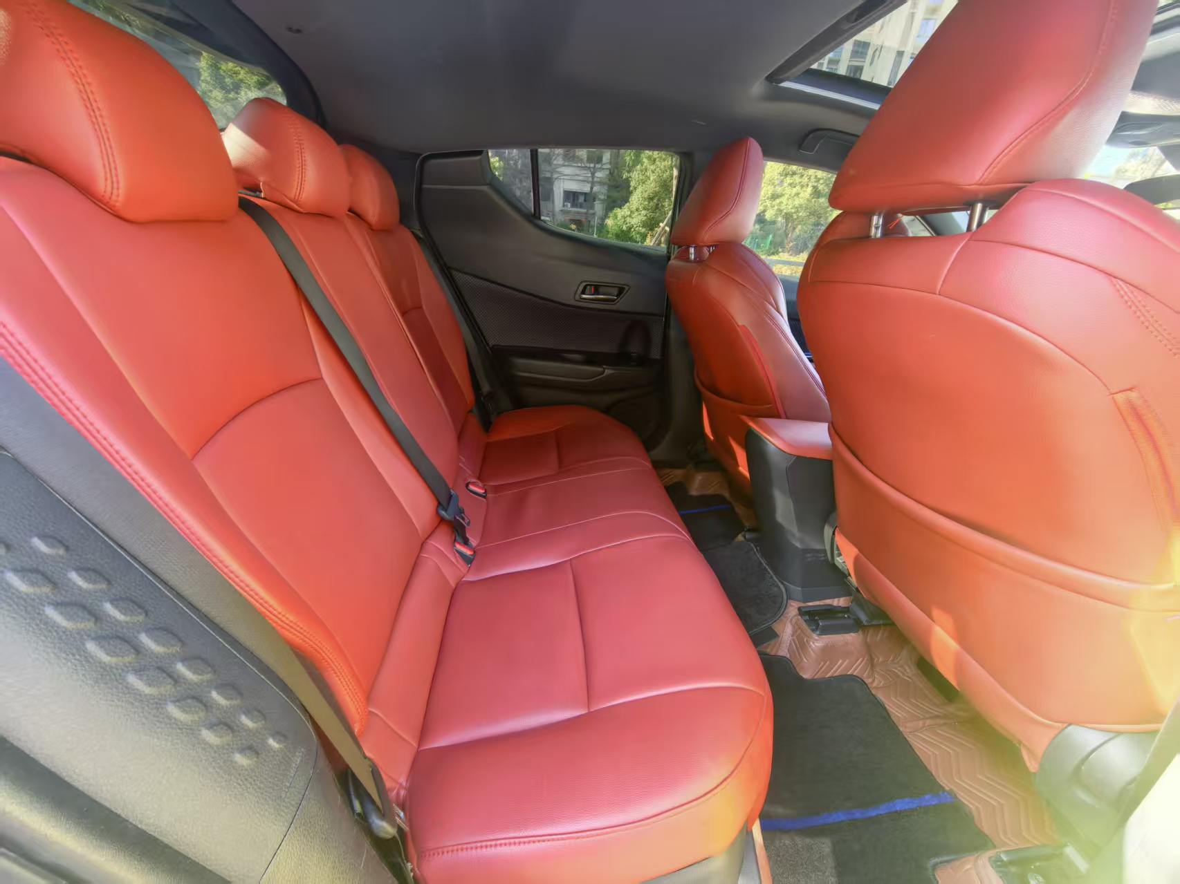 Toyota C-HR 2019 immagine di auto #10