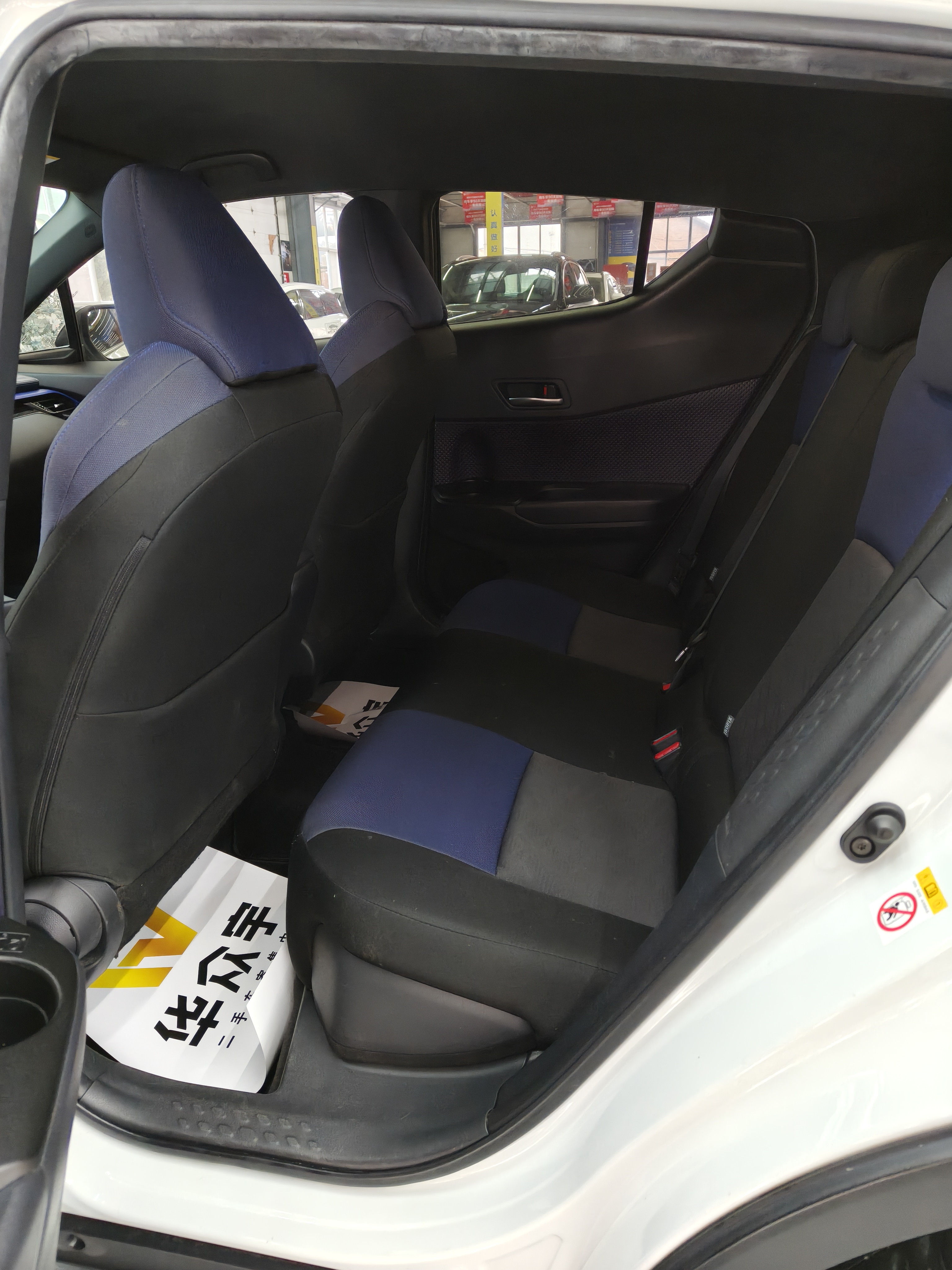 Toyota C-HR 2019 immagine di auto #10