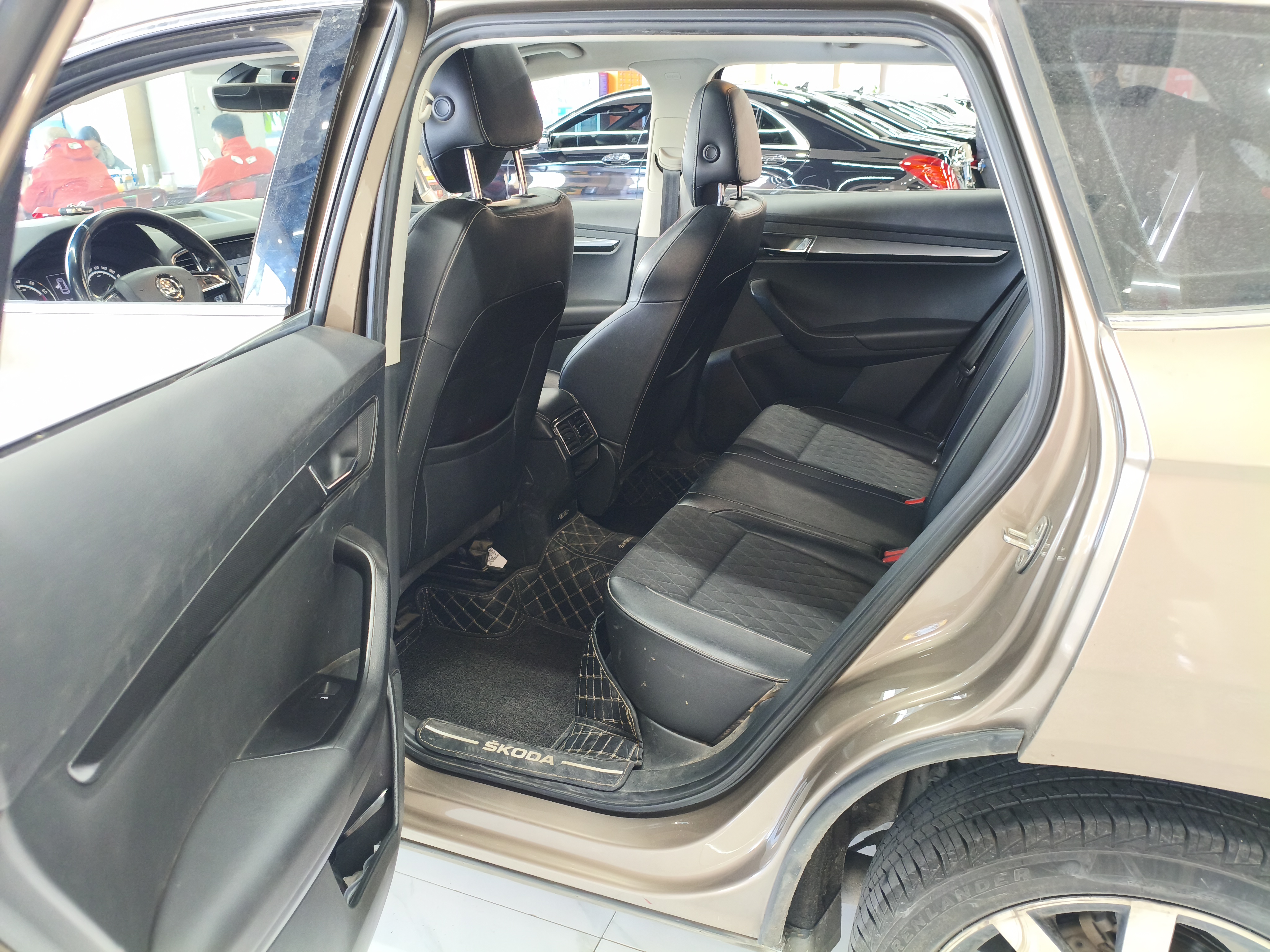 Skoda Karoq 2019 car image #10