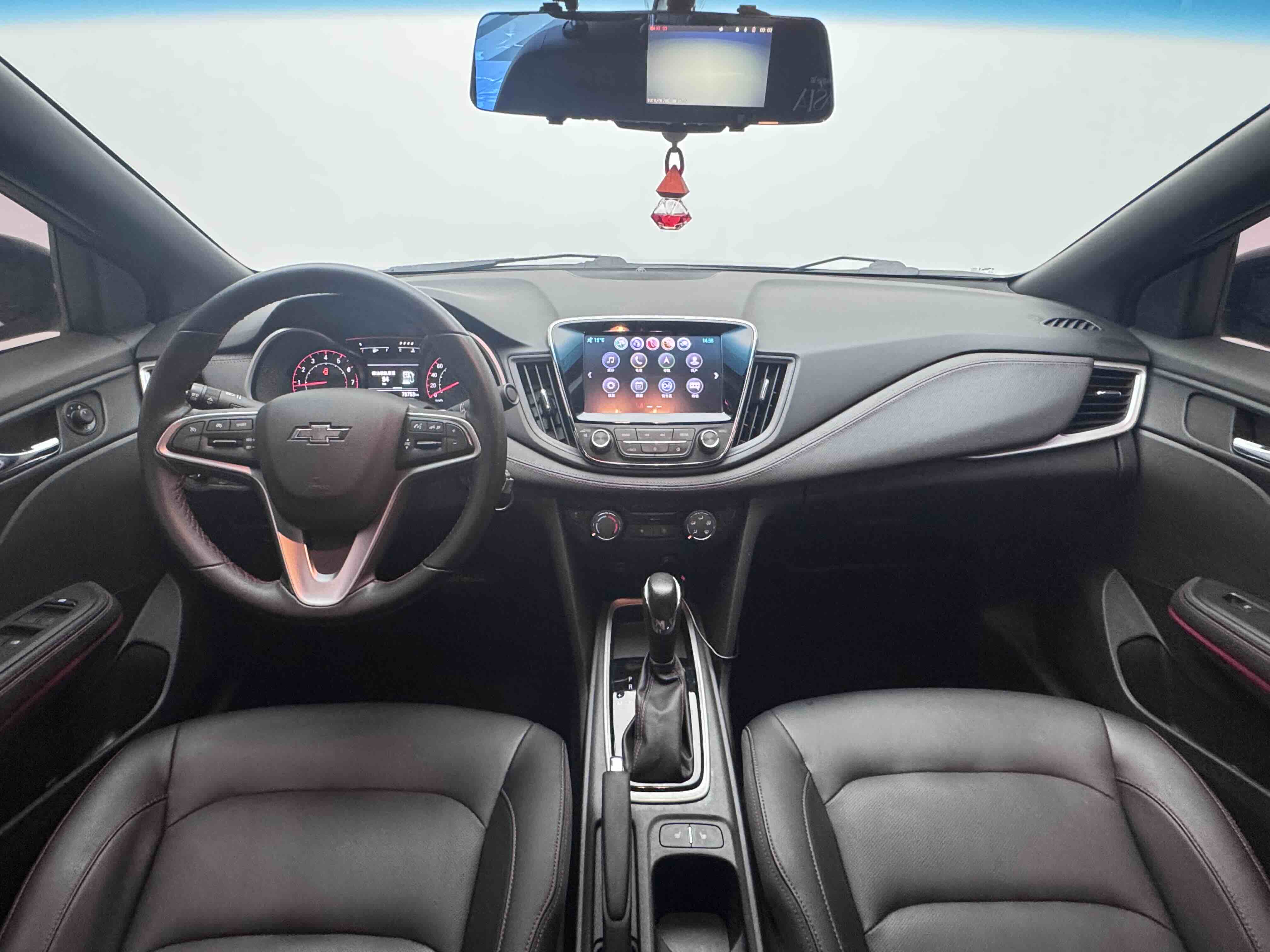 2019 car image #10