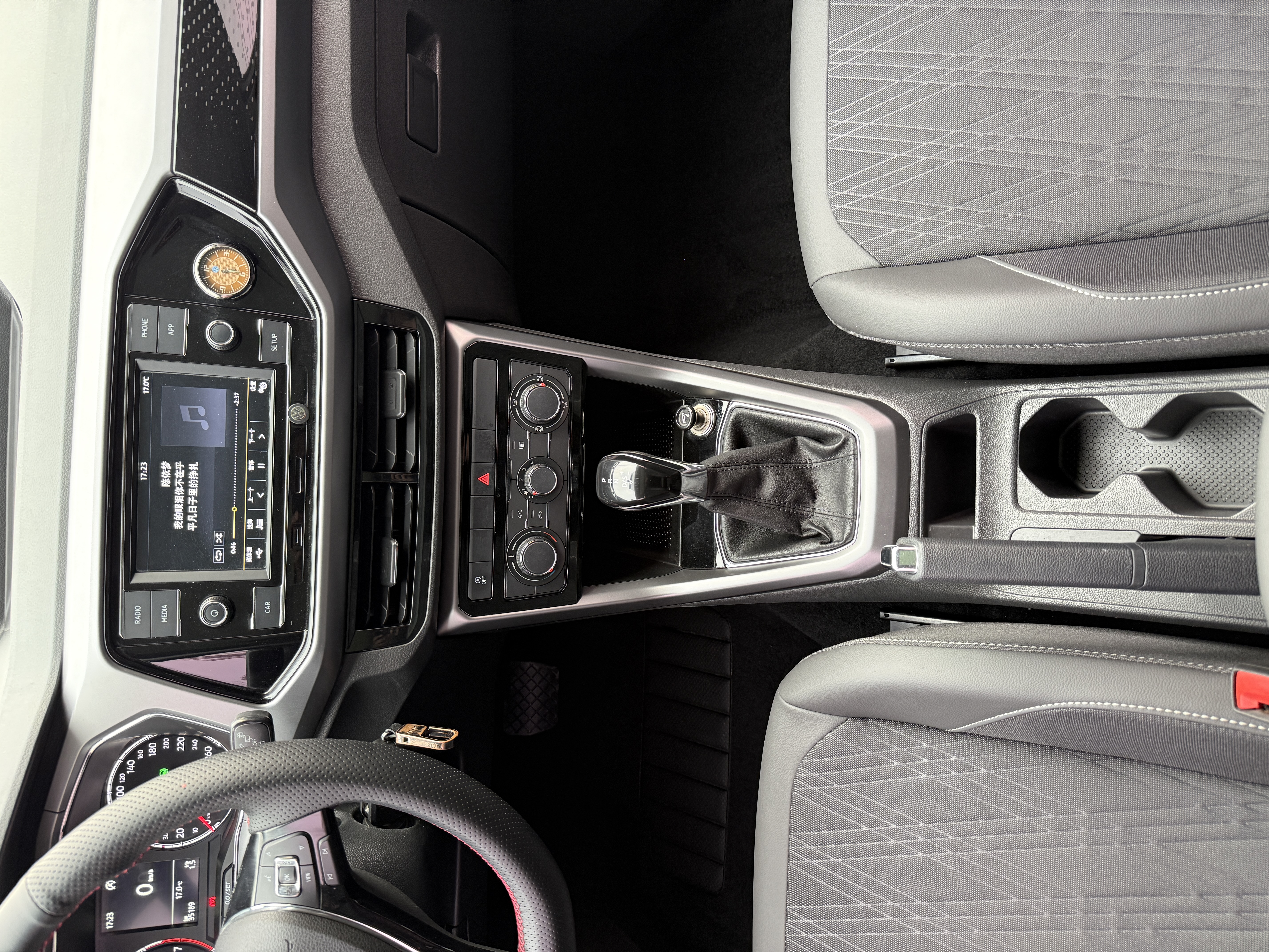 Volkswagen T-Cross 2020 #10 Volkswagen T-Cross 2020 car image #10