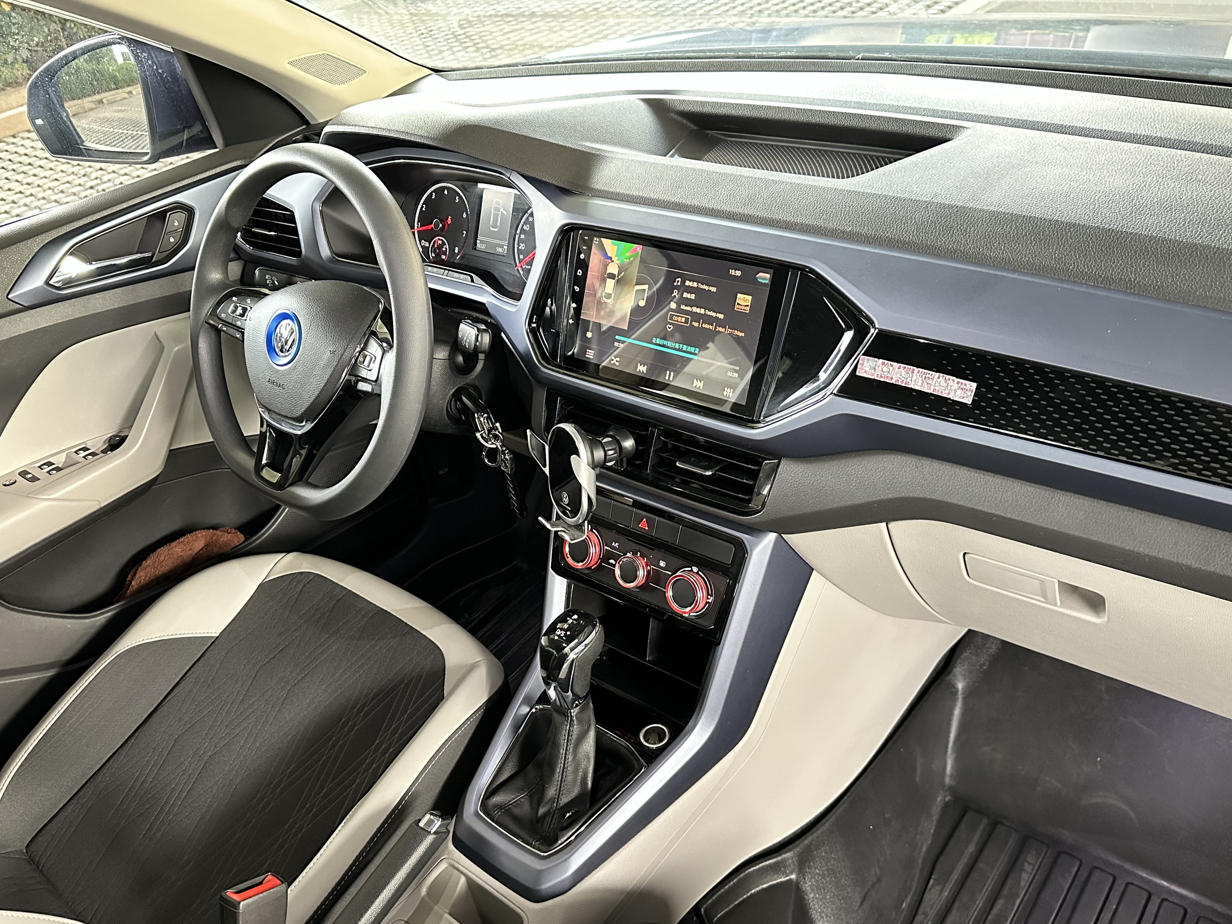 Volkswagen T-Cross 2020 #10 Volkswagen T-Cross 2020 car image #10