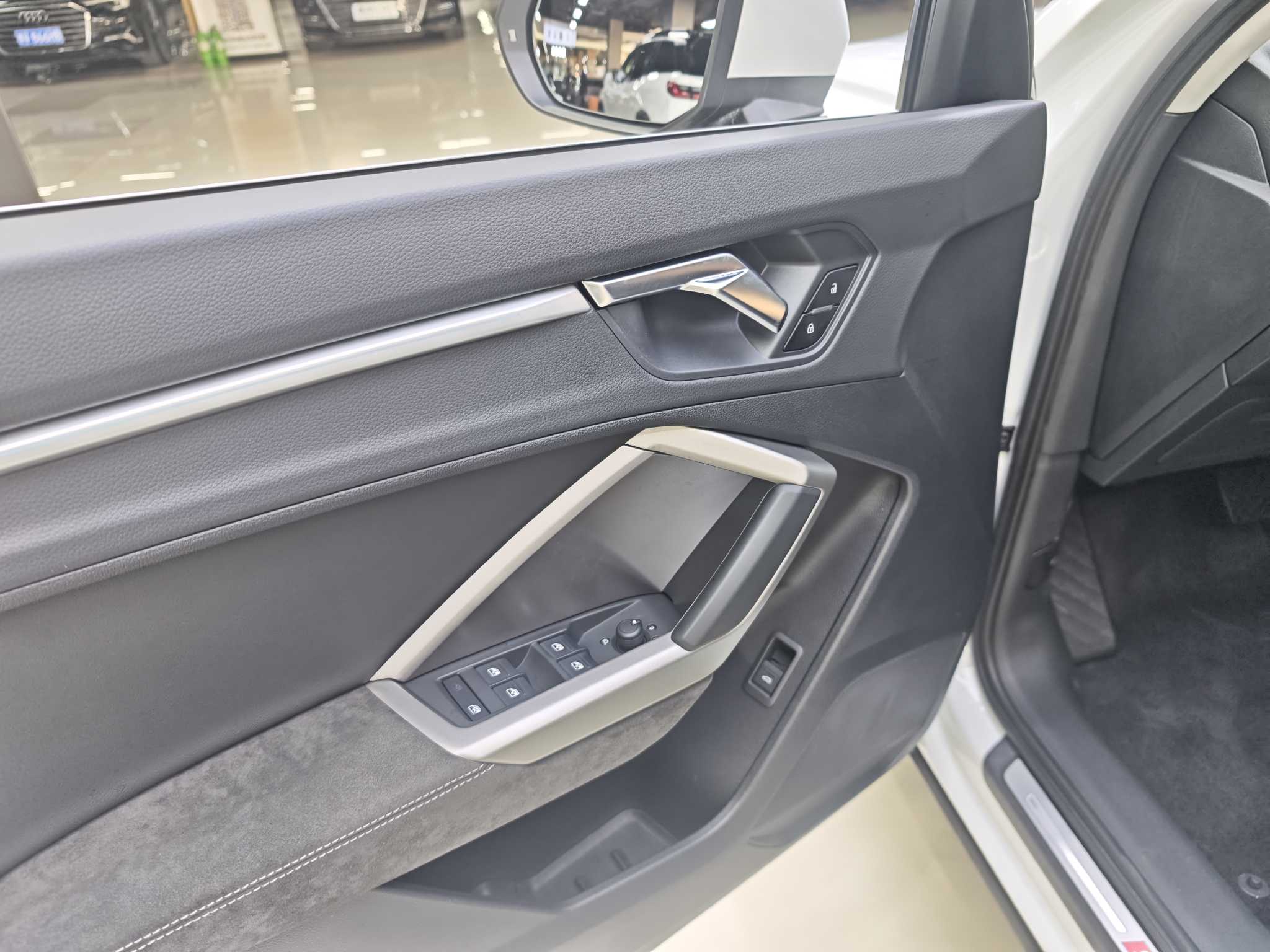 Audi Q3 2019 #10 Audi Q3 2019 car image #10