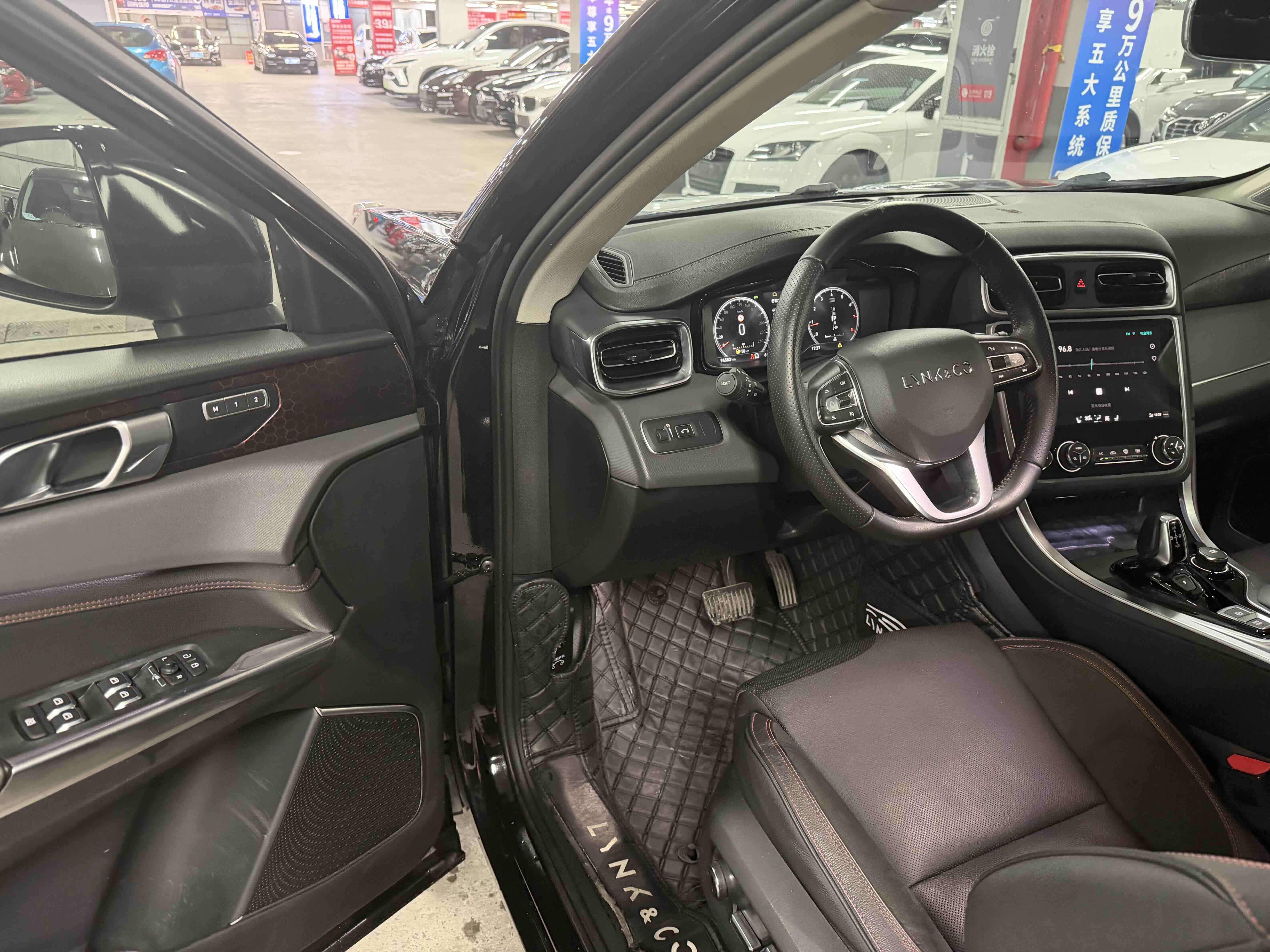 Lynk & Co 2019 car image #10