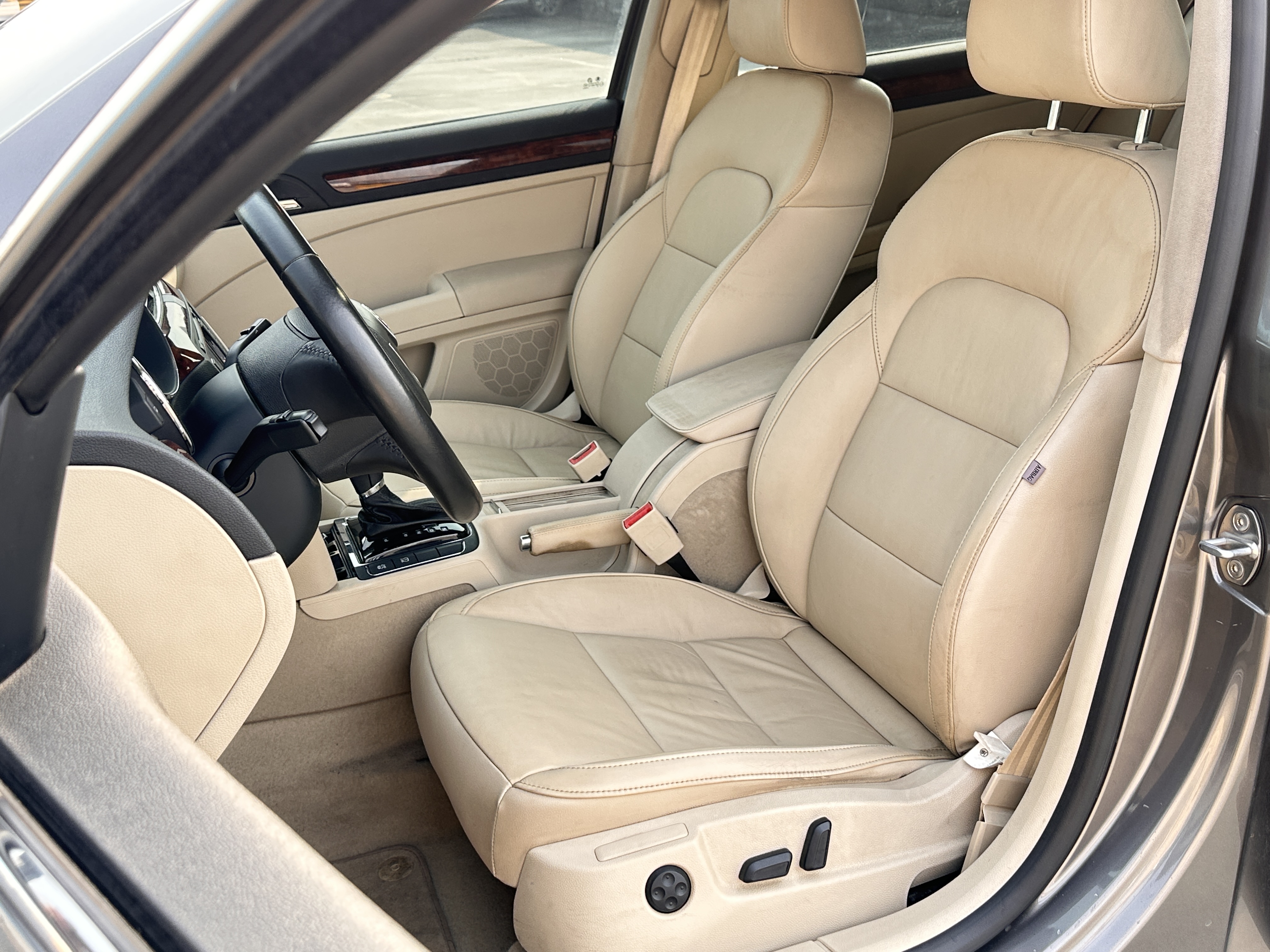 Skoda Superb 2011 car image #10