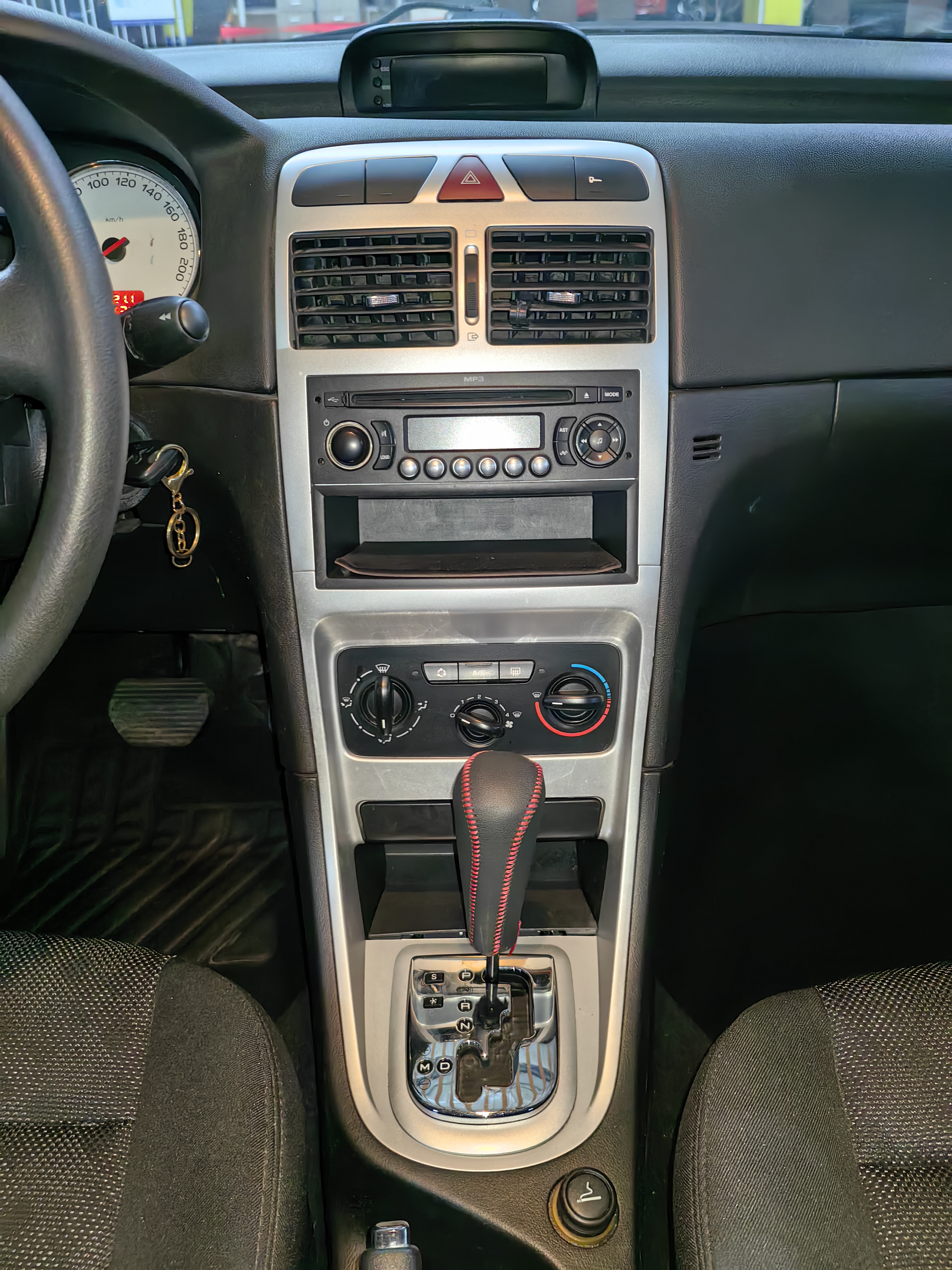 Peugeot 307 2011 car image #10