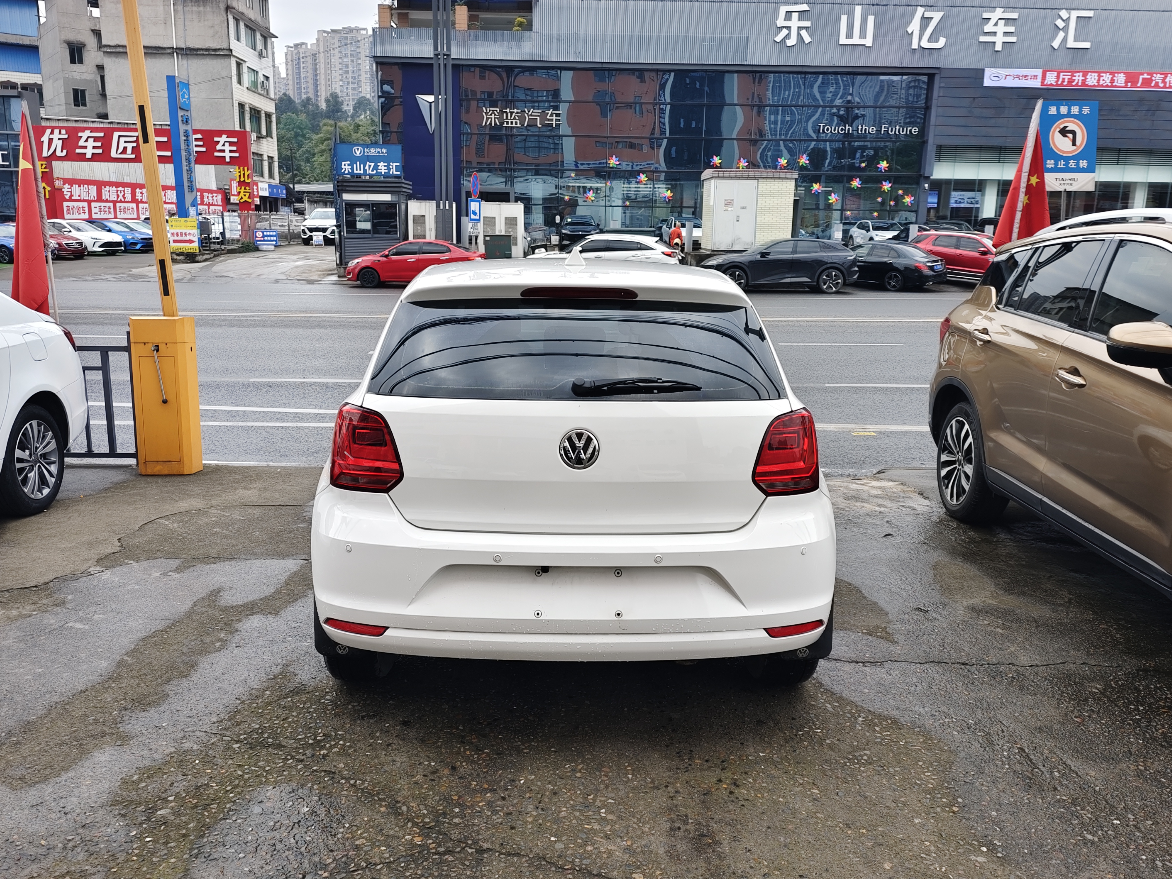 Polo 2016 car image #10
