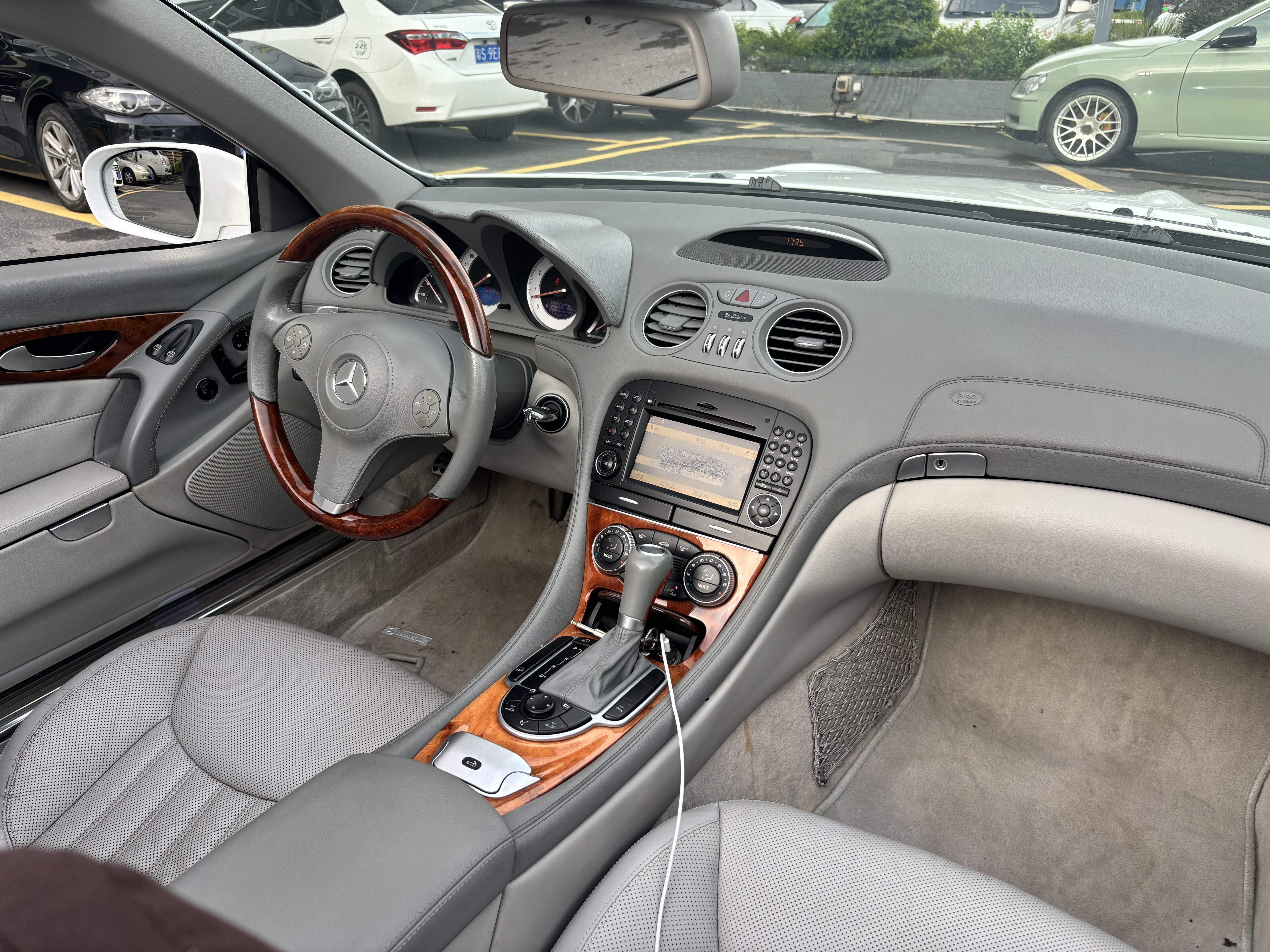 Mercedes-Benz SL Class 2009 #10 Mercedes-Benz SL Class 2009 car image #10