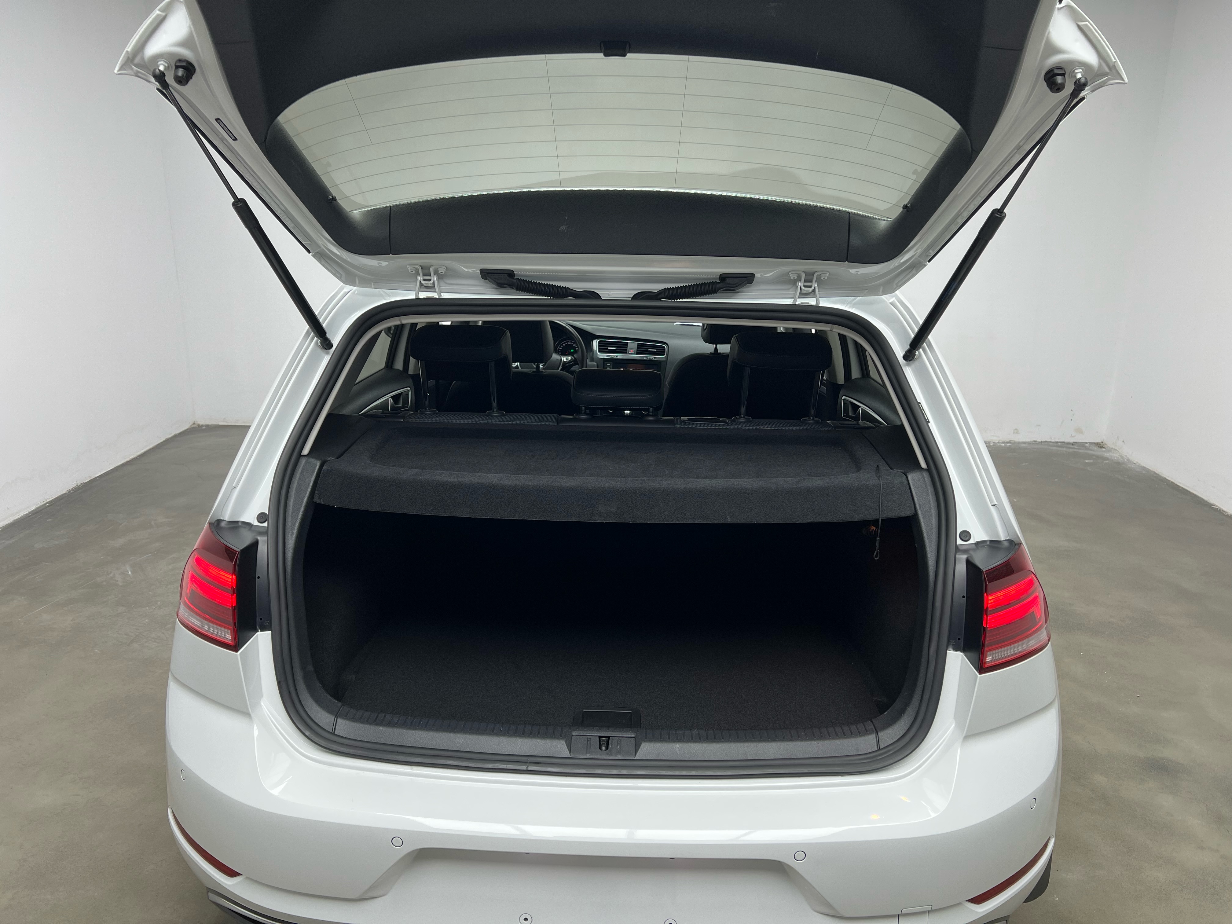 Volkswagen Golf 2019 #10 Volkswagen Golf 2019 car image #10