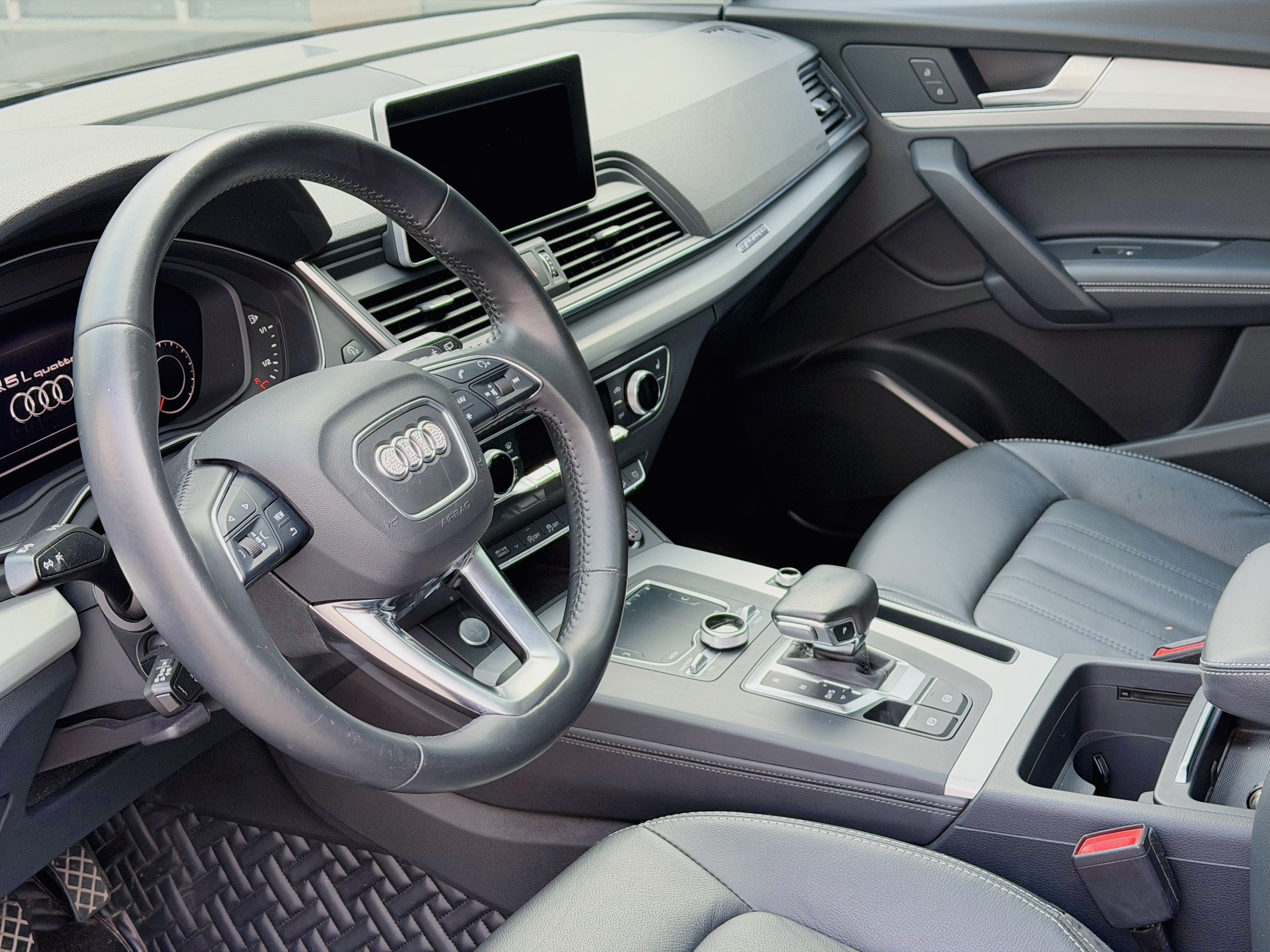 Audi Q5L 2020 car image #10