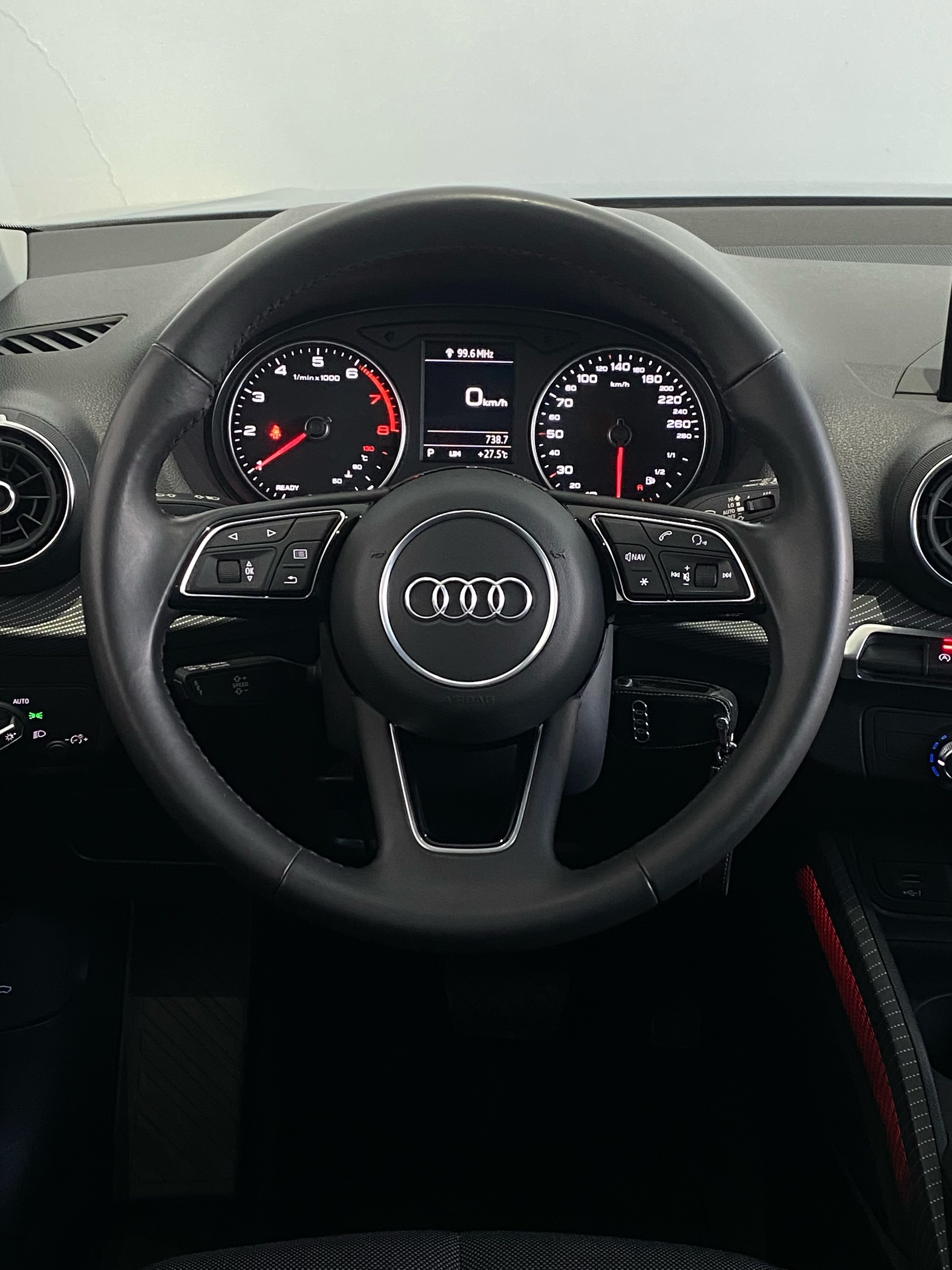 Audi Q2L 2020 #10 Audi Q2L 2020 car image #10