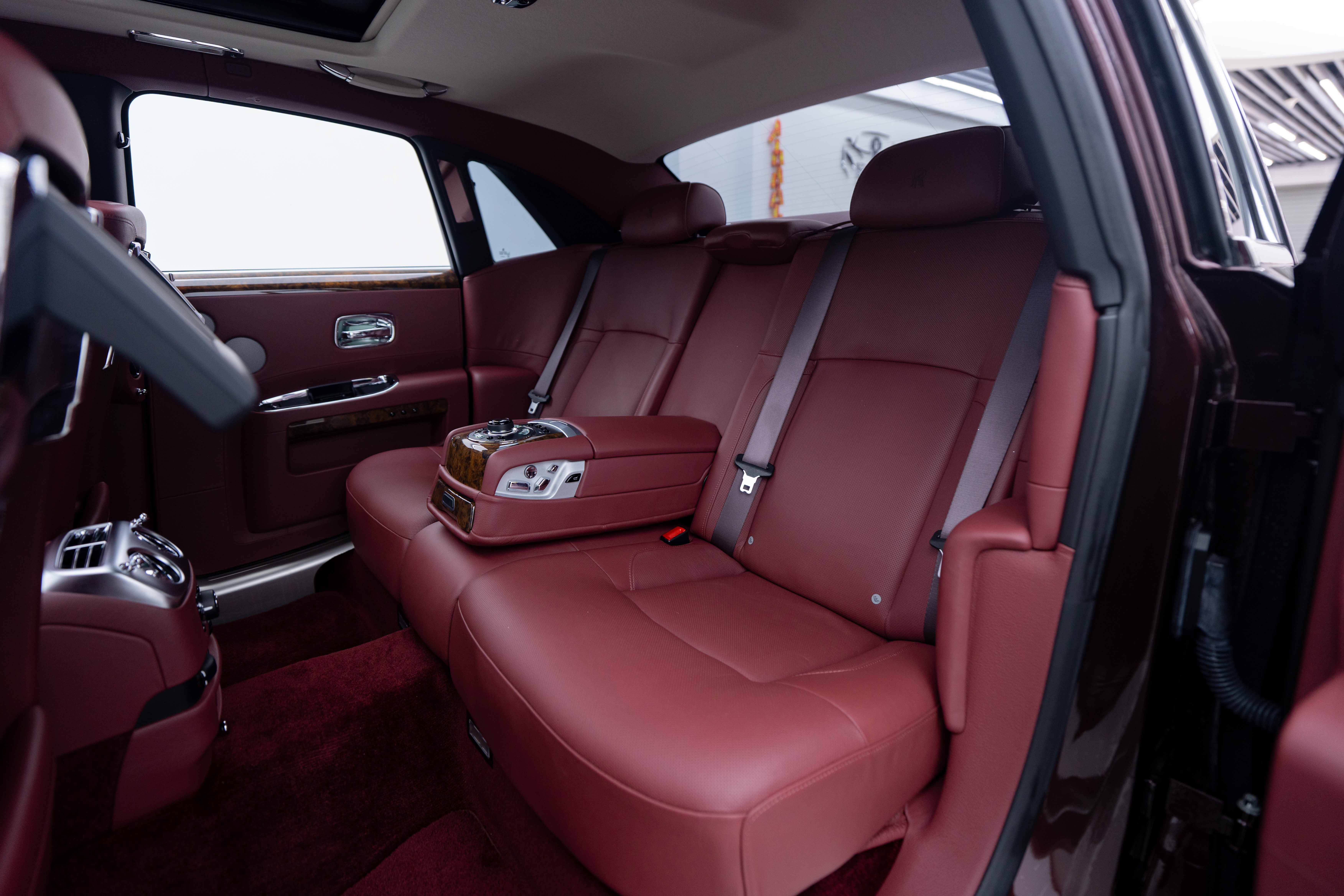 Rolls-Royce Ghost 2011 car image #10