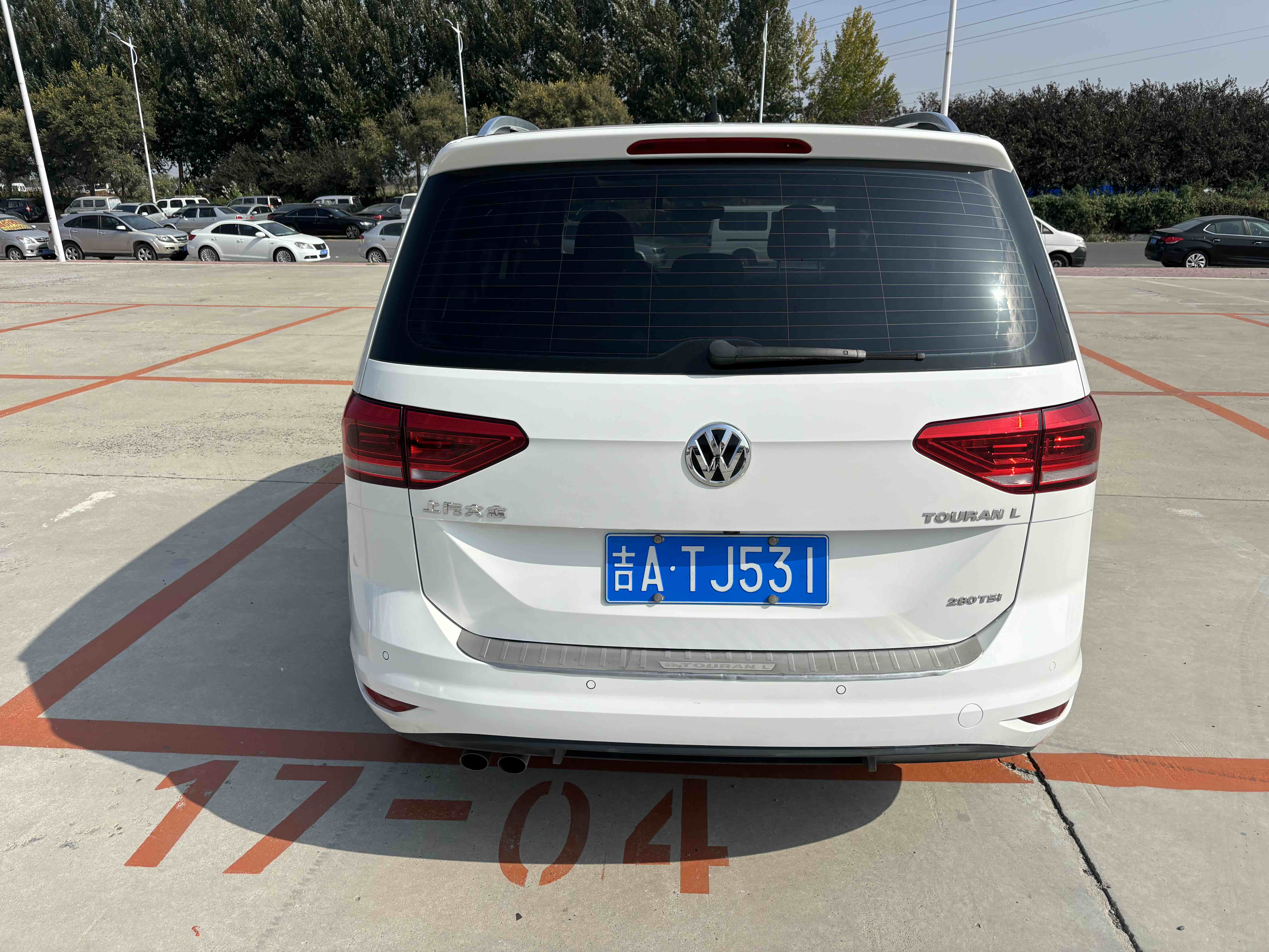 Volkswagen Touran 2018 car image #10