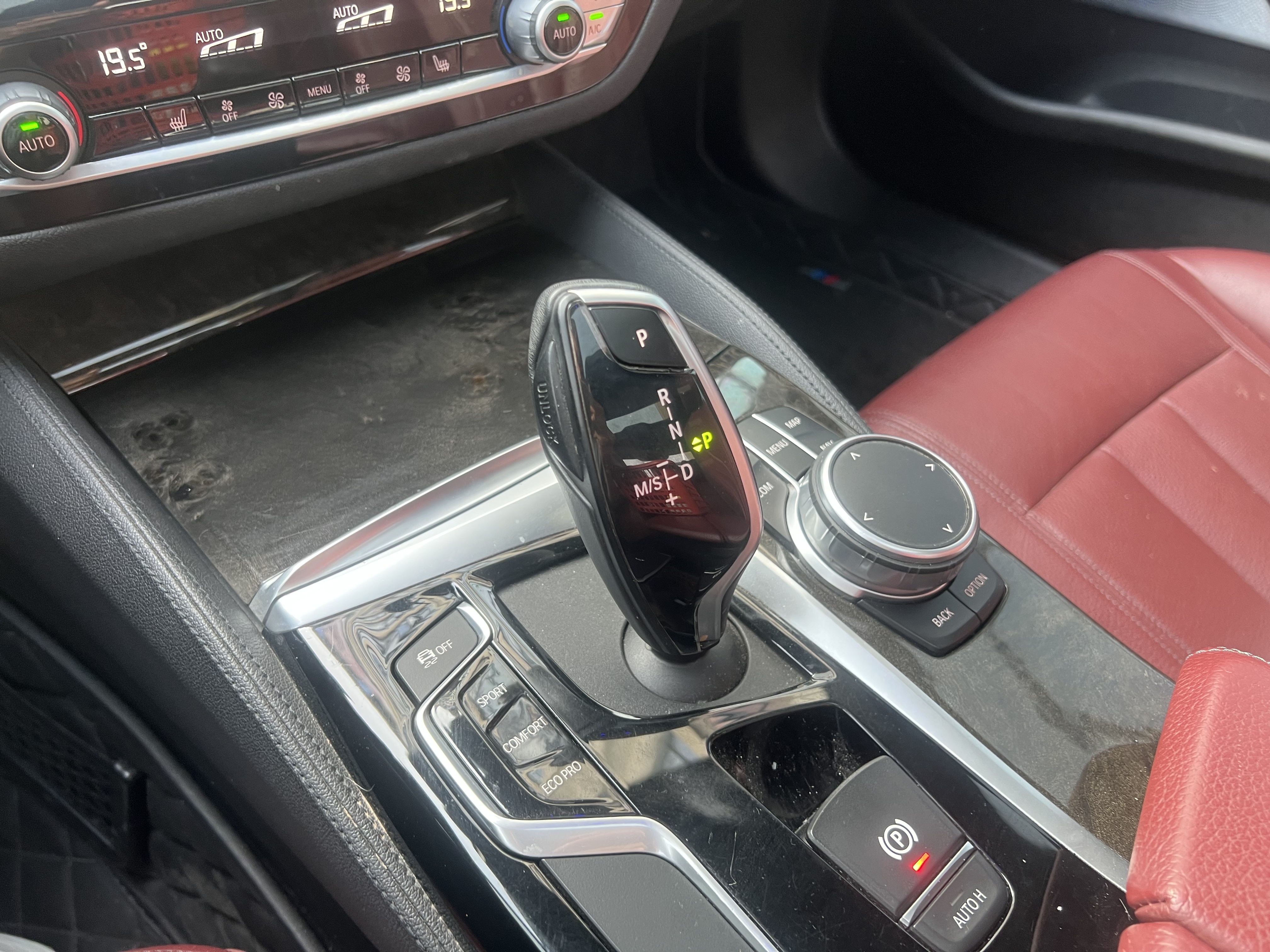 BMW 5 Series 2019 car image #10