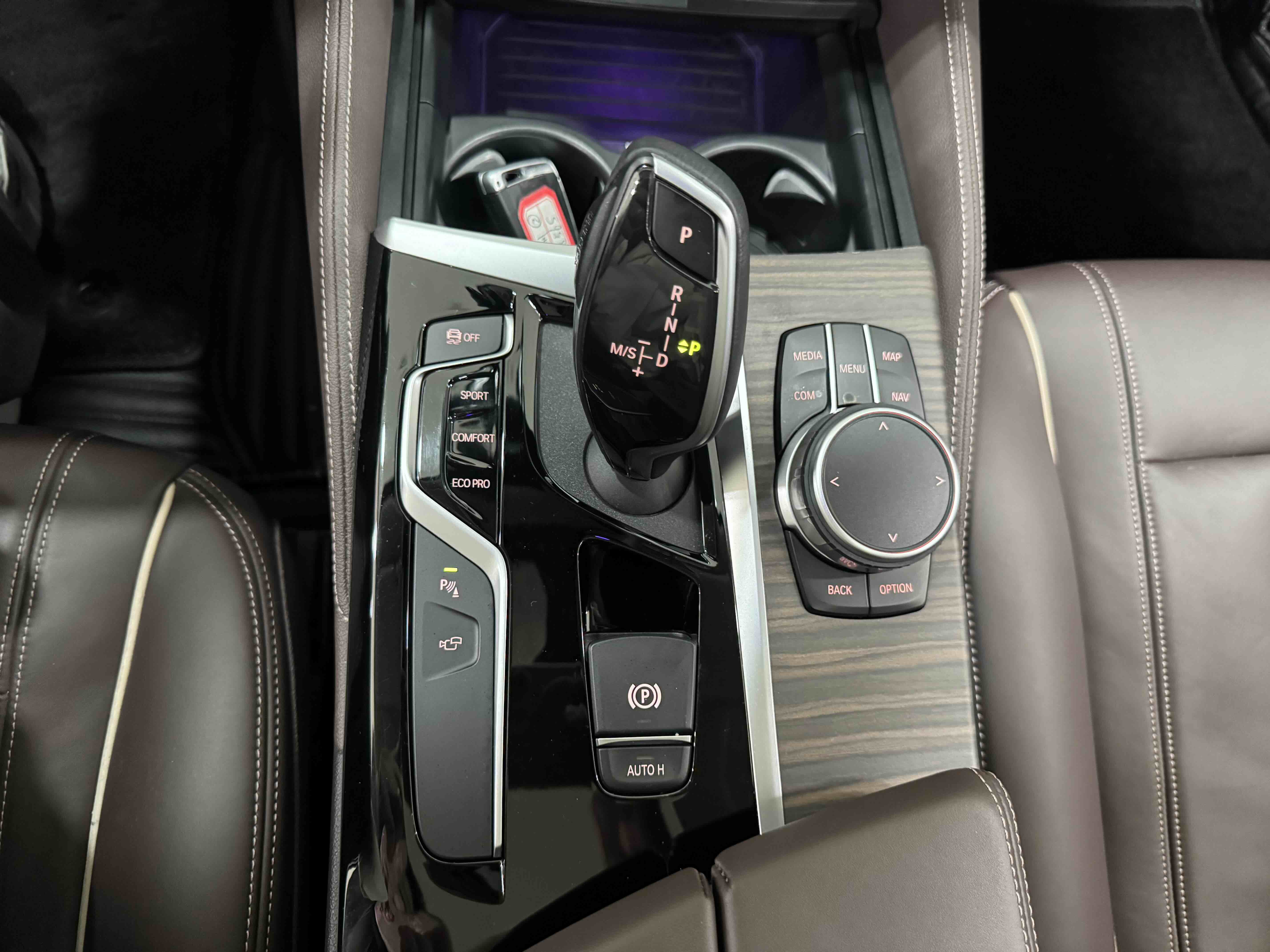 BMW 5 Series 2019 car image #10