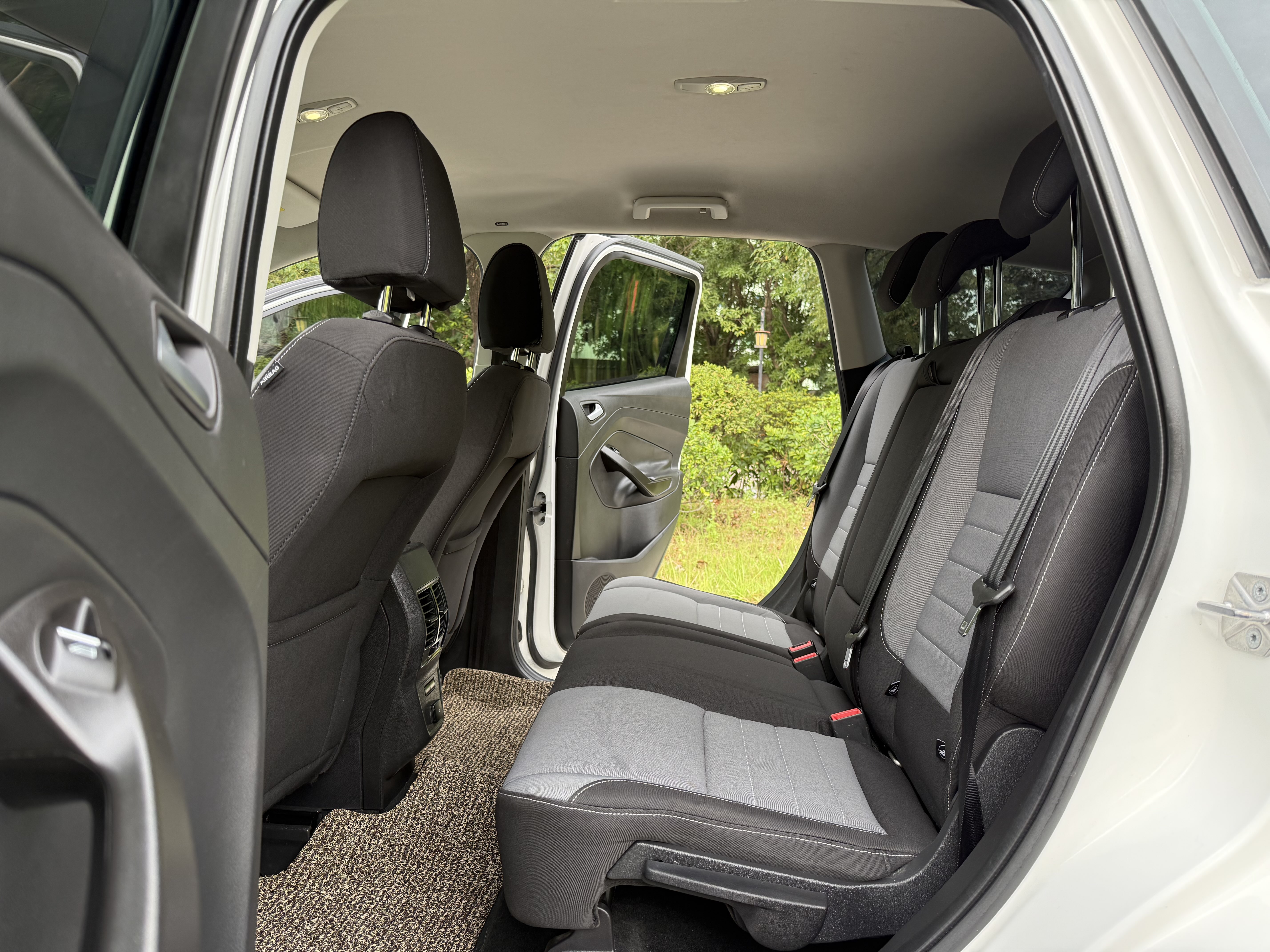 Ford Kuga 2017 car image #10