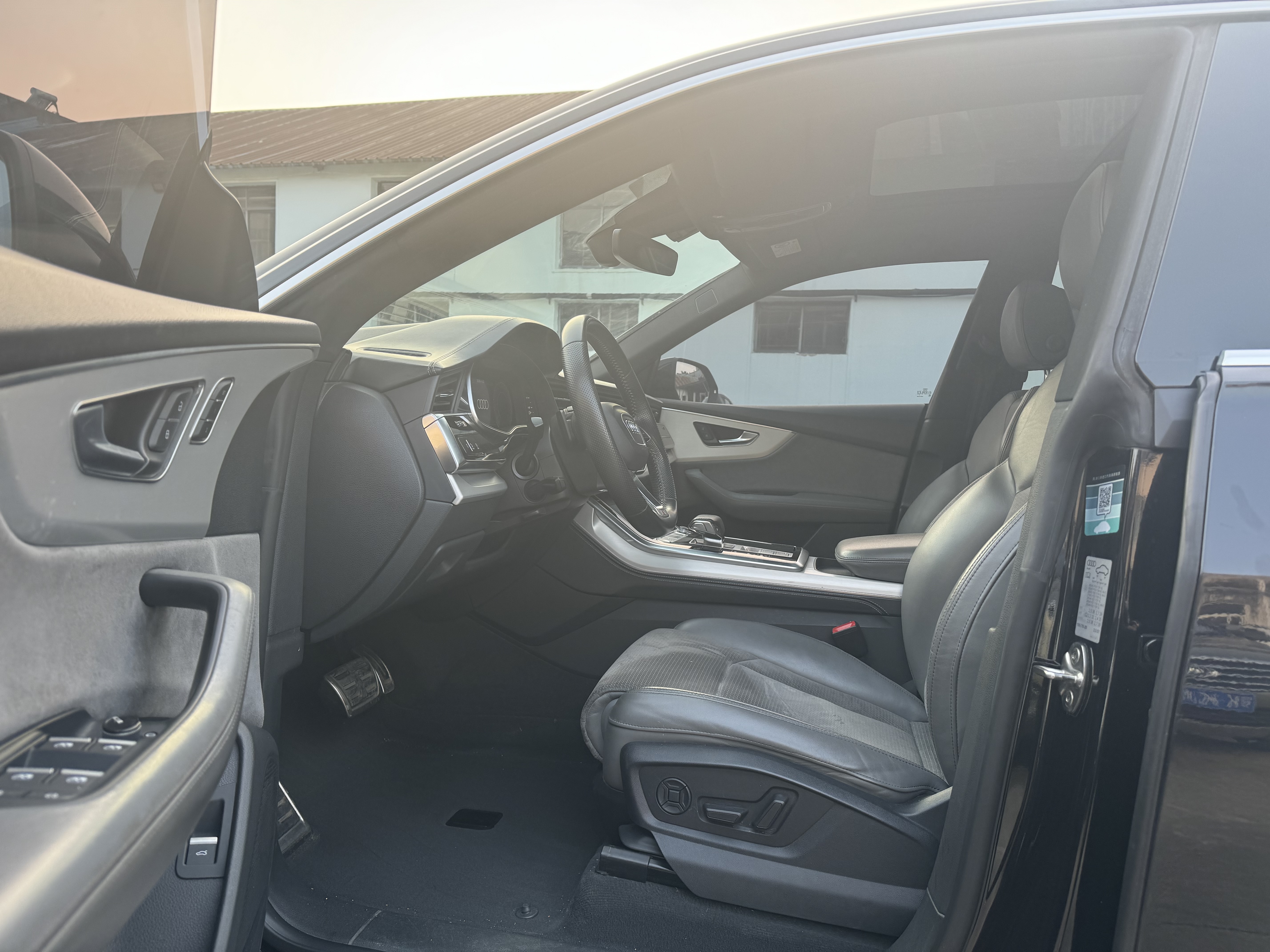 Audi Q8 2020 car image #10