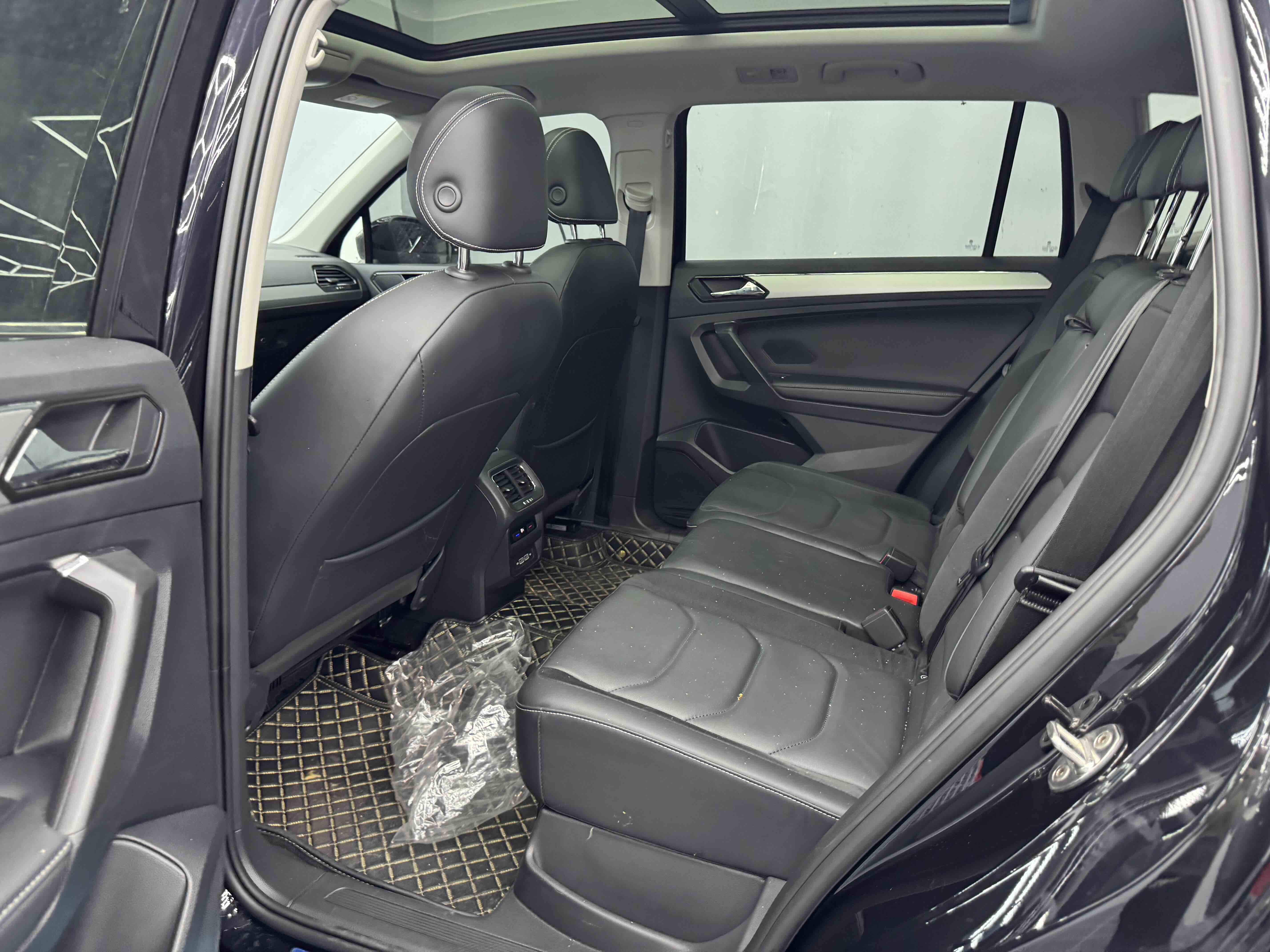 Volkswagen Tiguan L 2020 #10 Volkswagen Tiguan L 2020 car image #10