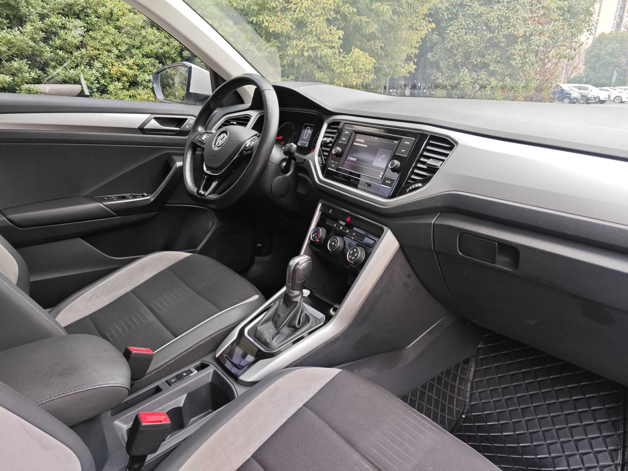 Volkswagen T-Roc 2020 #10 Volkswagen T-Roc 2020 car image #10
