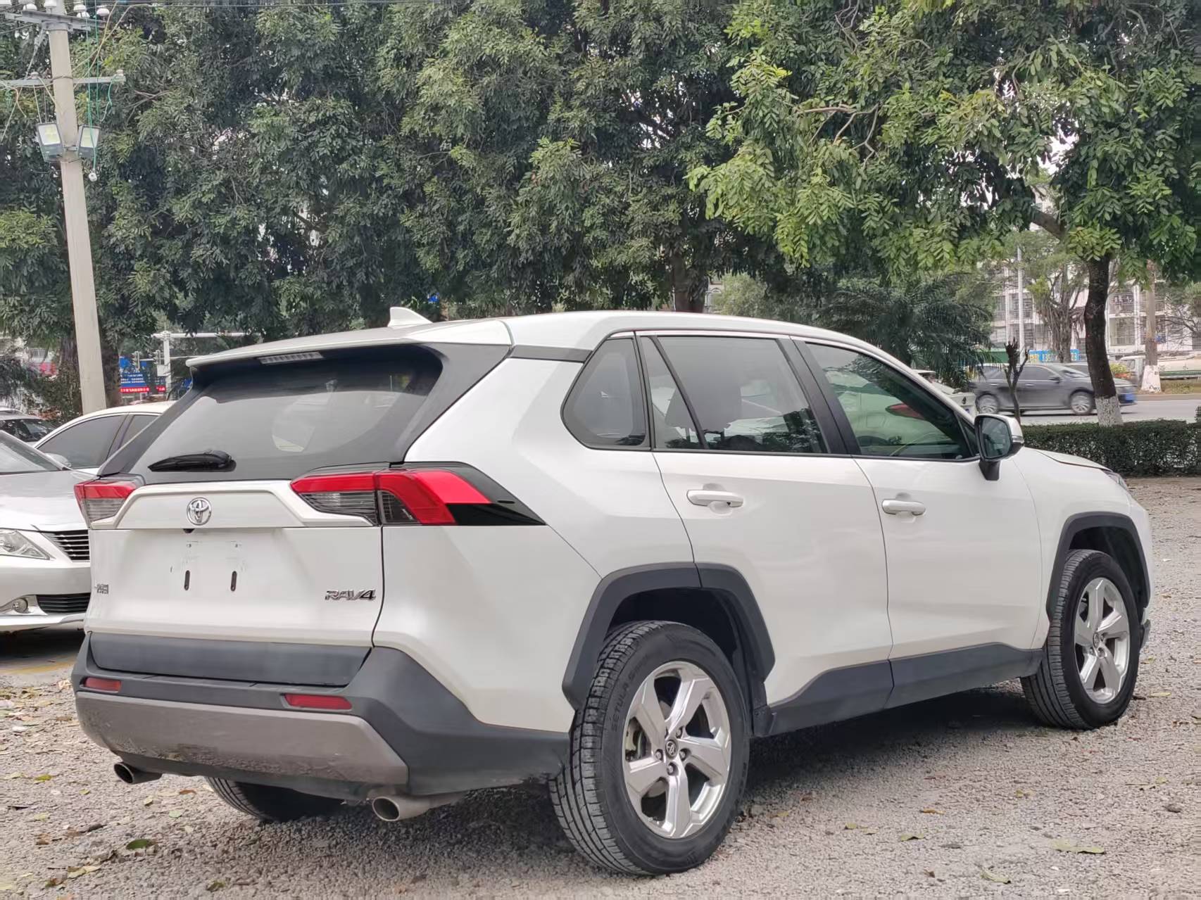 Toyota RAV4 2019 car image #10