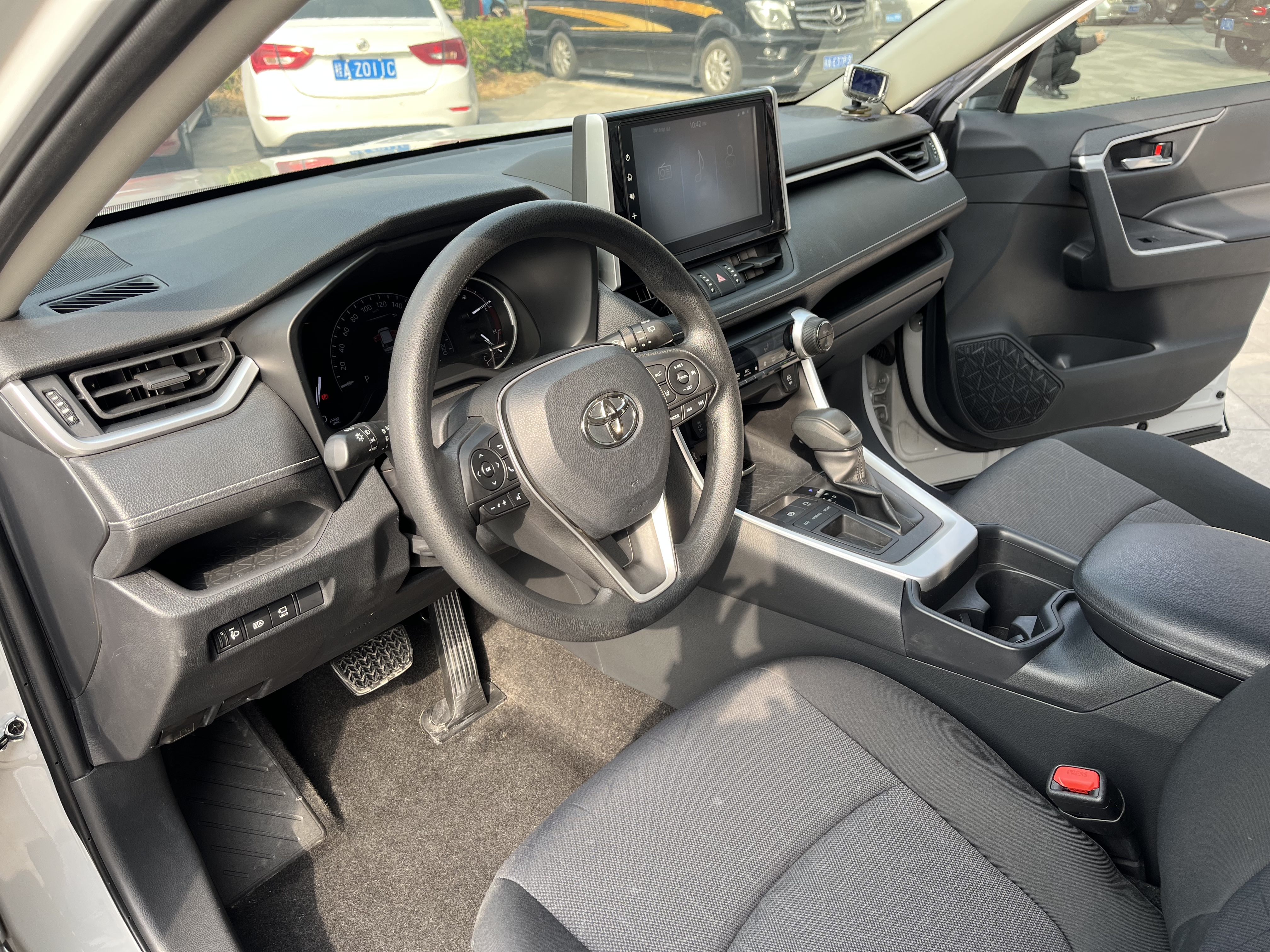 Toyota RAV4 2019 #10 Toyota RAV4 2019 car image #10
