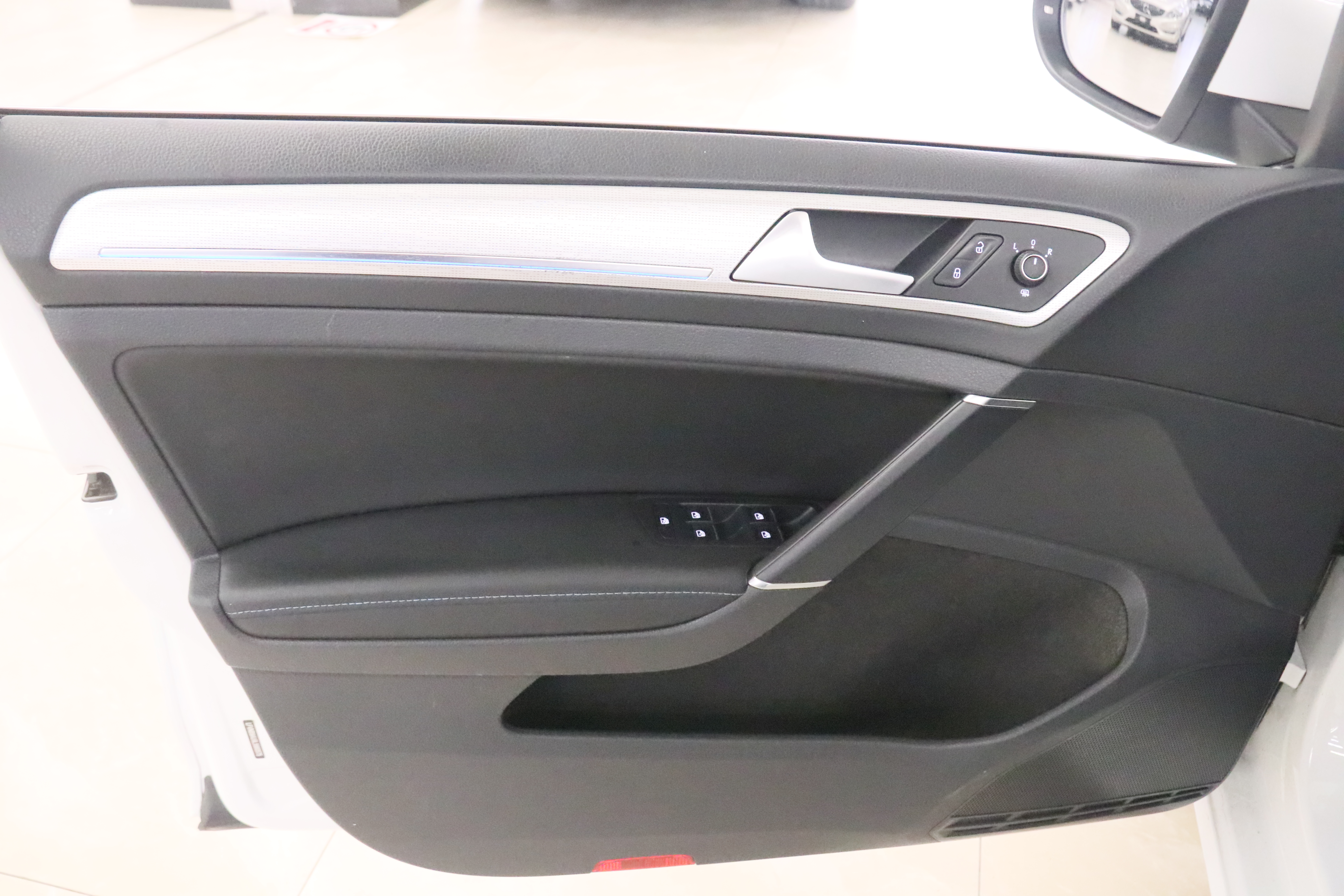 Volkswagen Golf Pure Electric 2020 #10 Volkswagen Golf Pure Electric 2020 car image #10