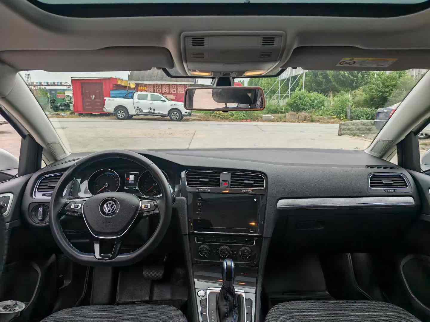 Volkswagen Golf Pure Electric 2020 car image #10