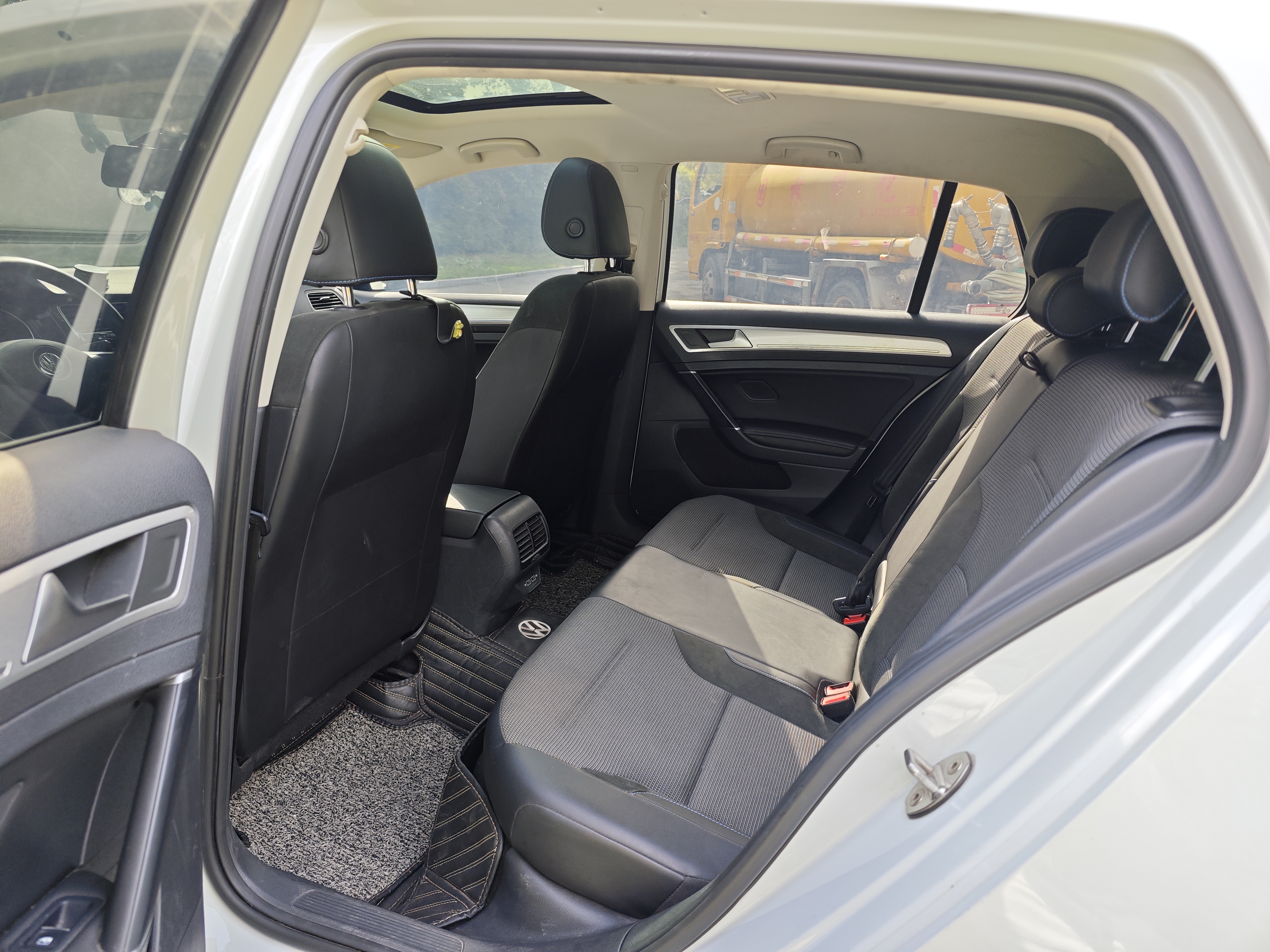 Volkswagen Golf Pure Electric 2021 #10 Volkswagen Golf Pure Electric 2021 car image #10