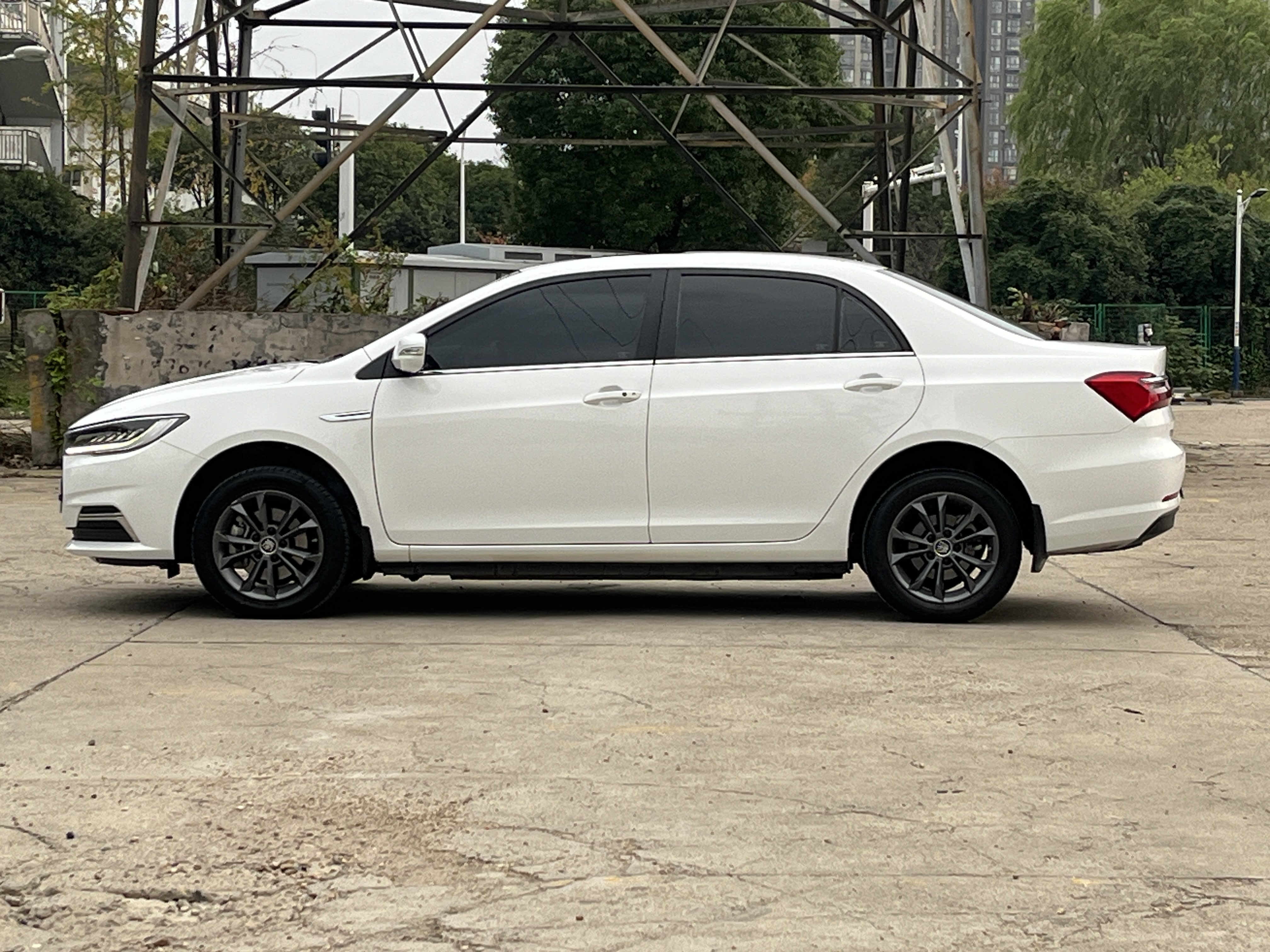 BYD Qin New Energy 2020 #10 BYD Qin New Energy 2020 car image #10