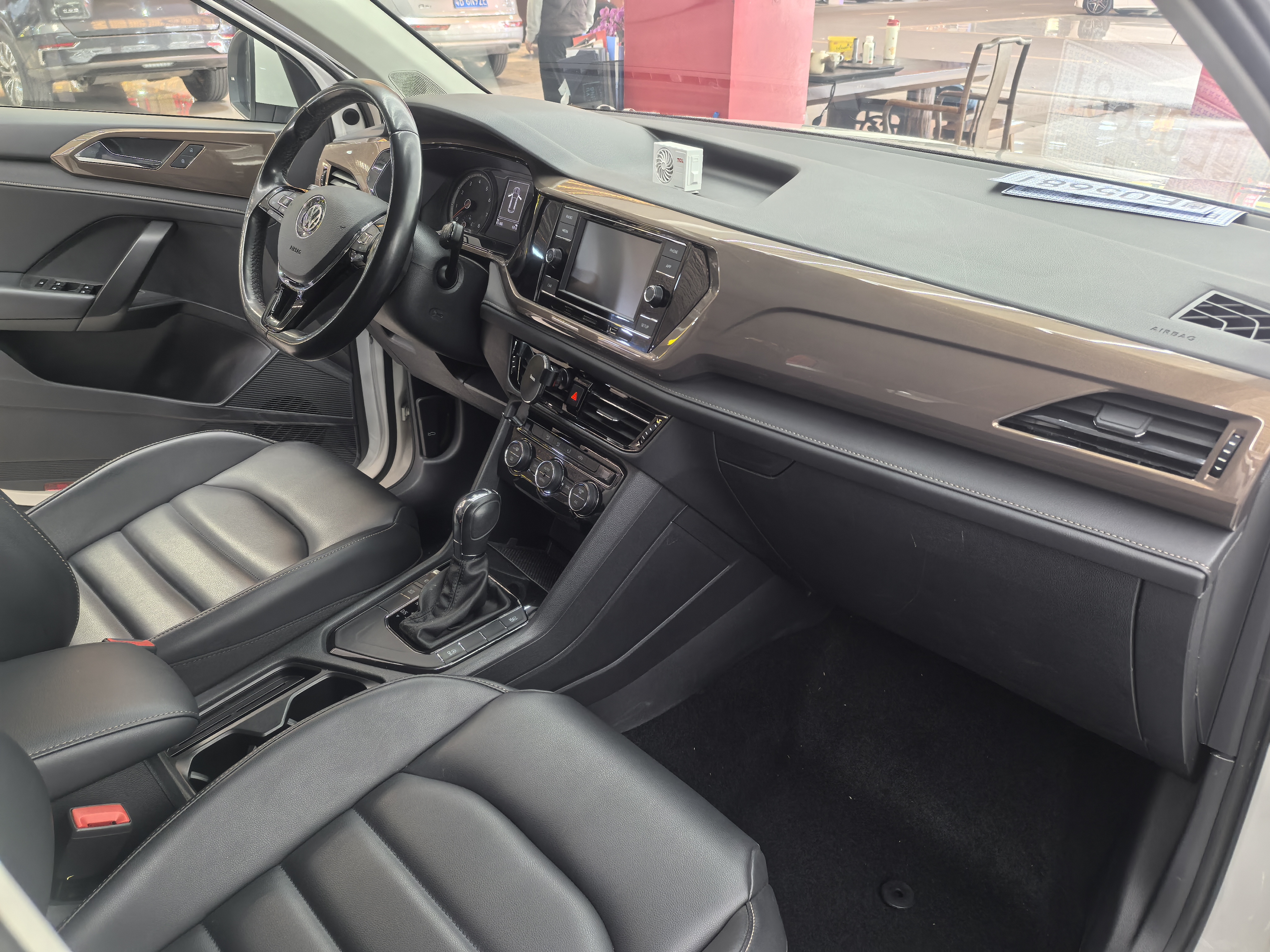 Volkswagen Tharu 2020 car image #10
