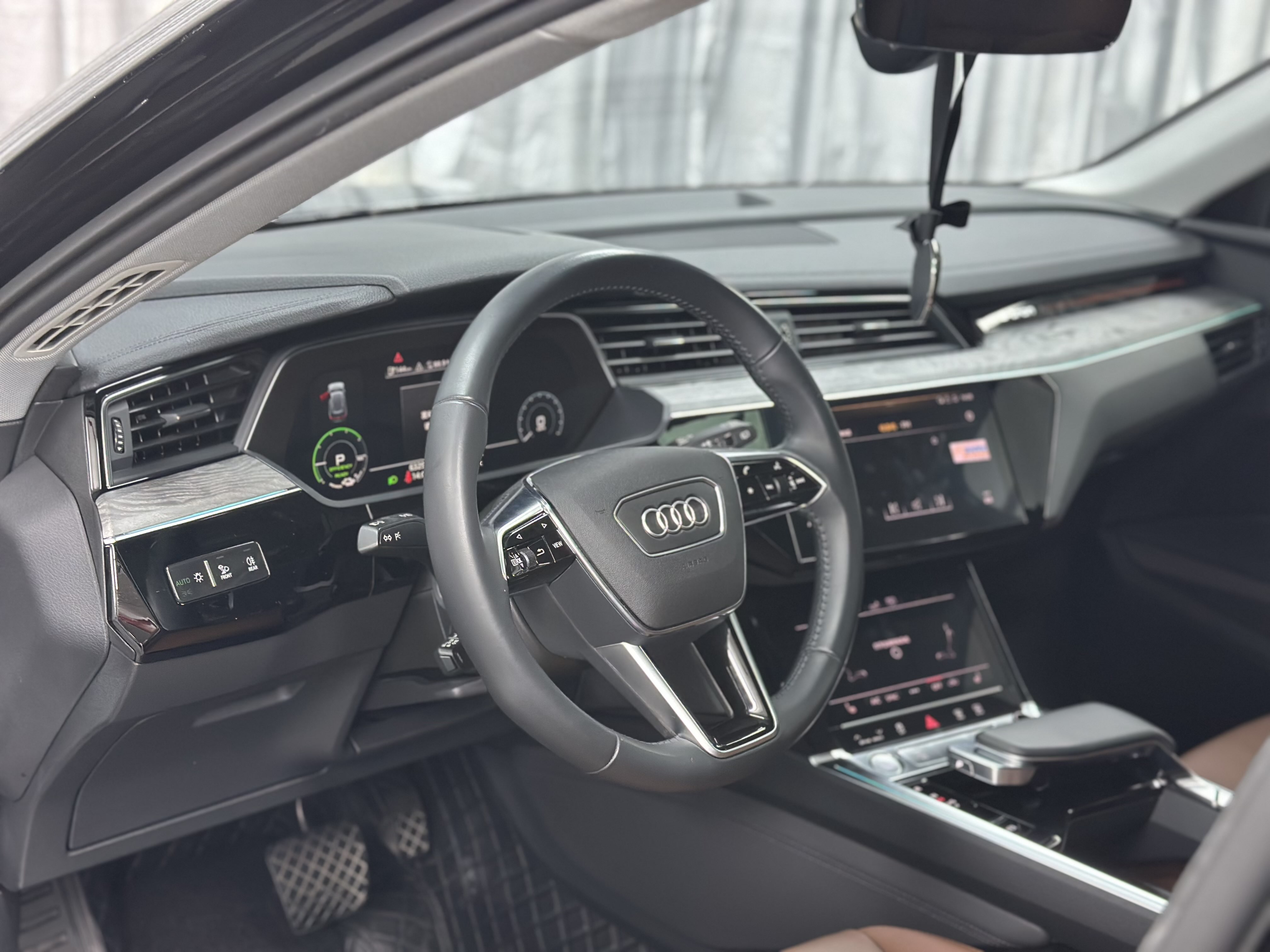 Audi e-tron (Imported) 2020 car image #10