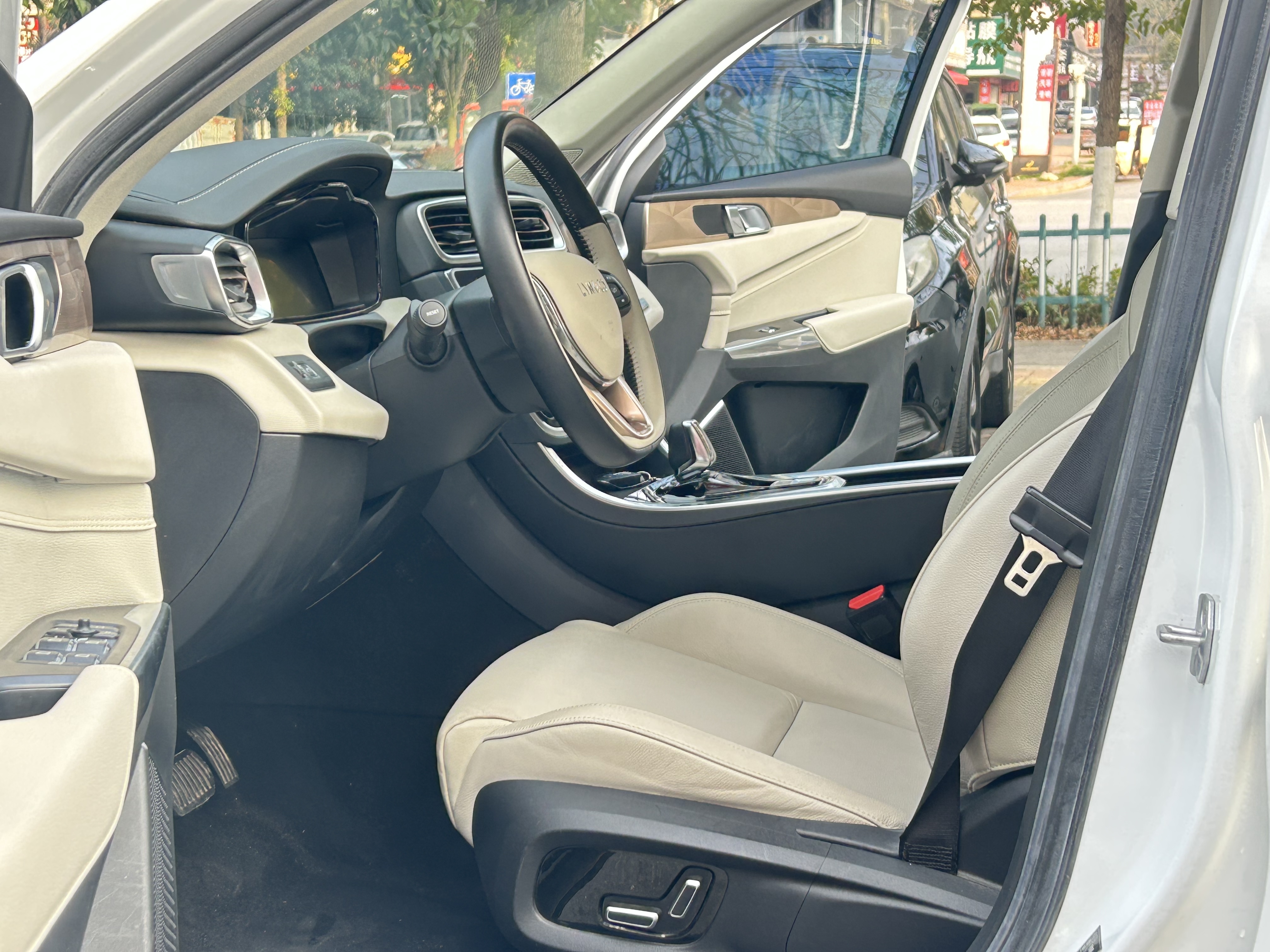 Lynk & Co 01 2021 car image #10